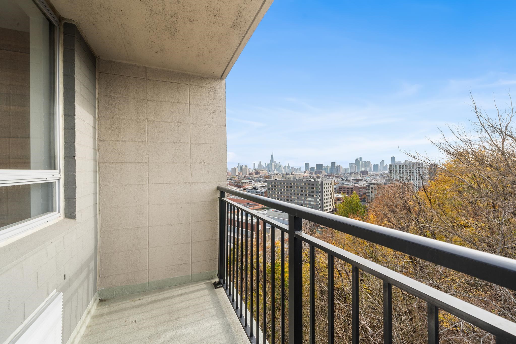 100 MANHATTAN AVE Unit: 416