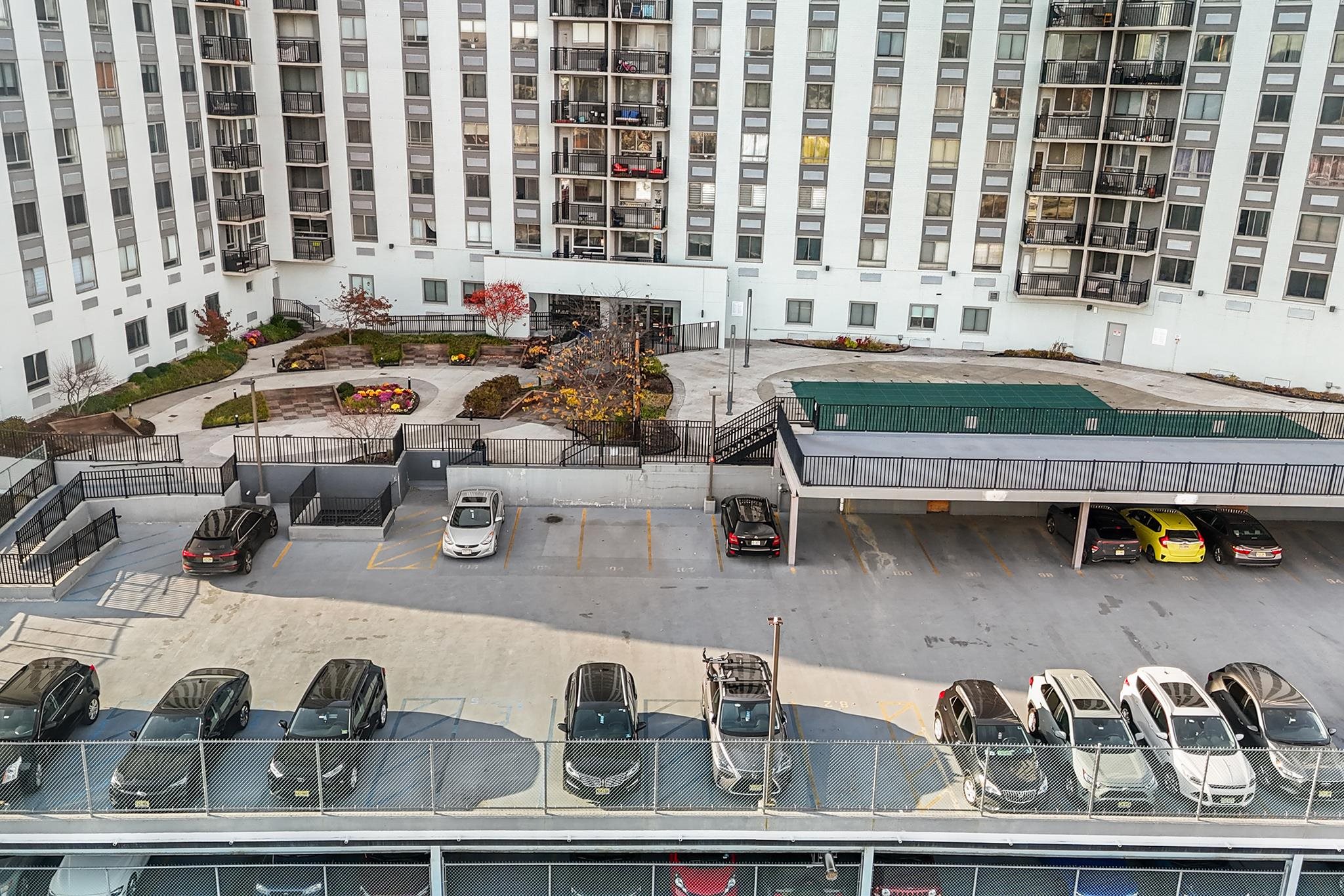 100 MANHATTAN AVE Unit: 416