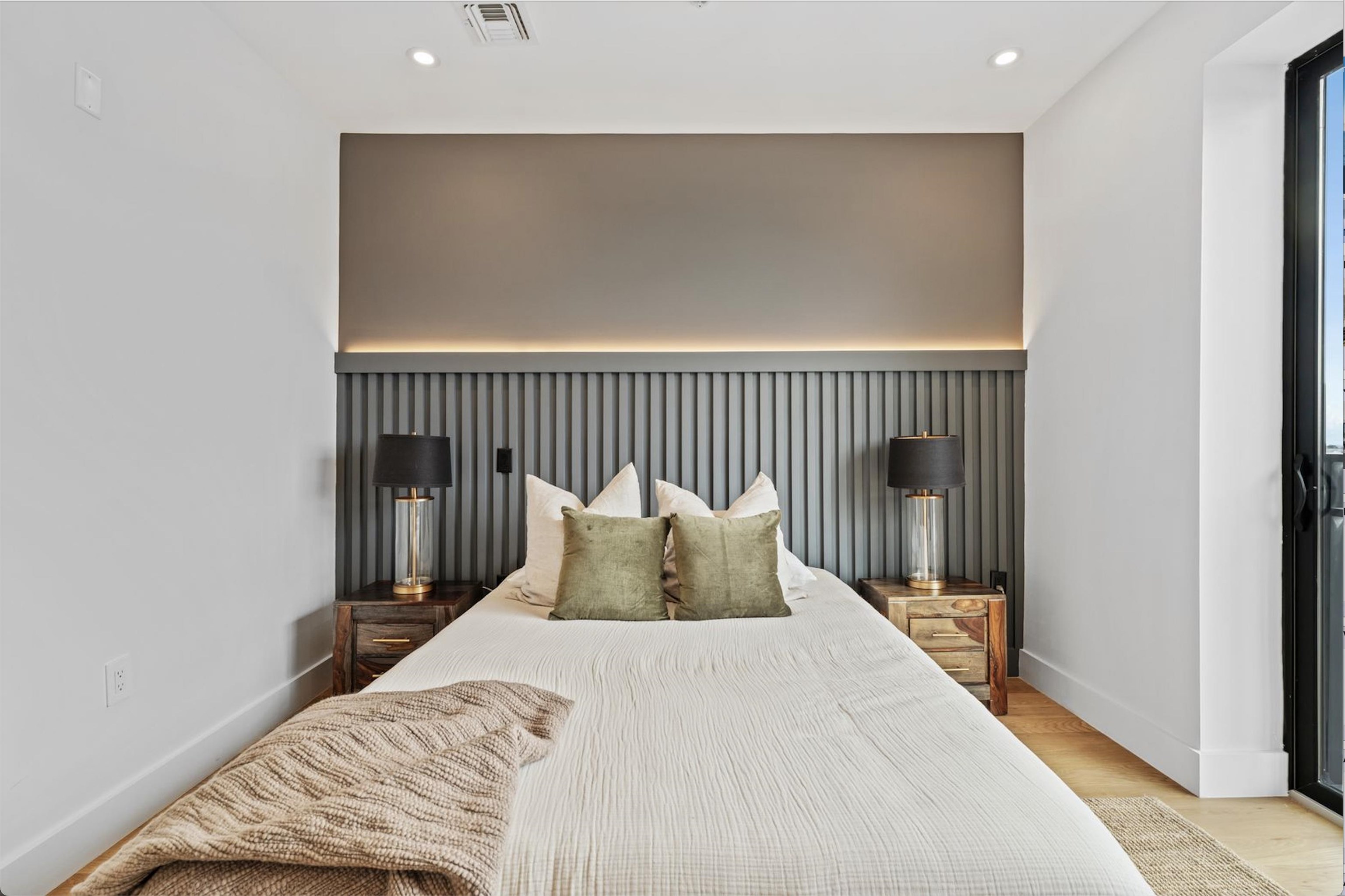 433 CENTRAL AVE Unit: Penthouse 4