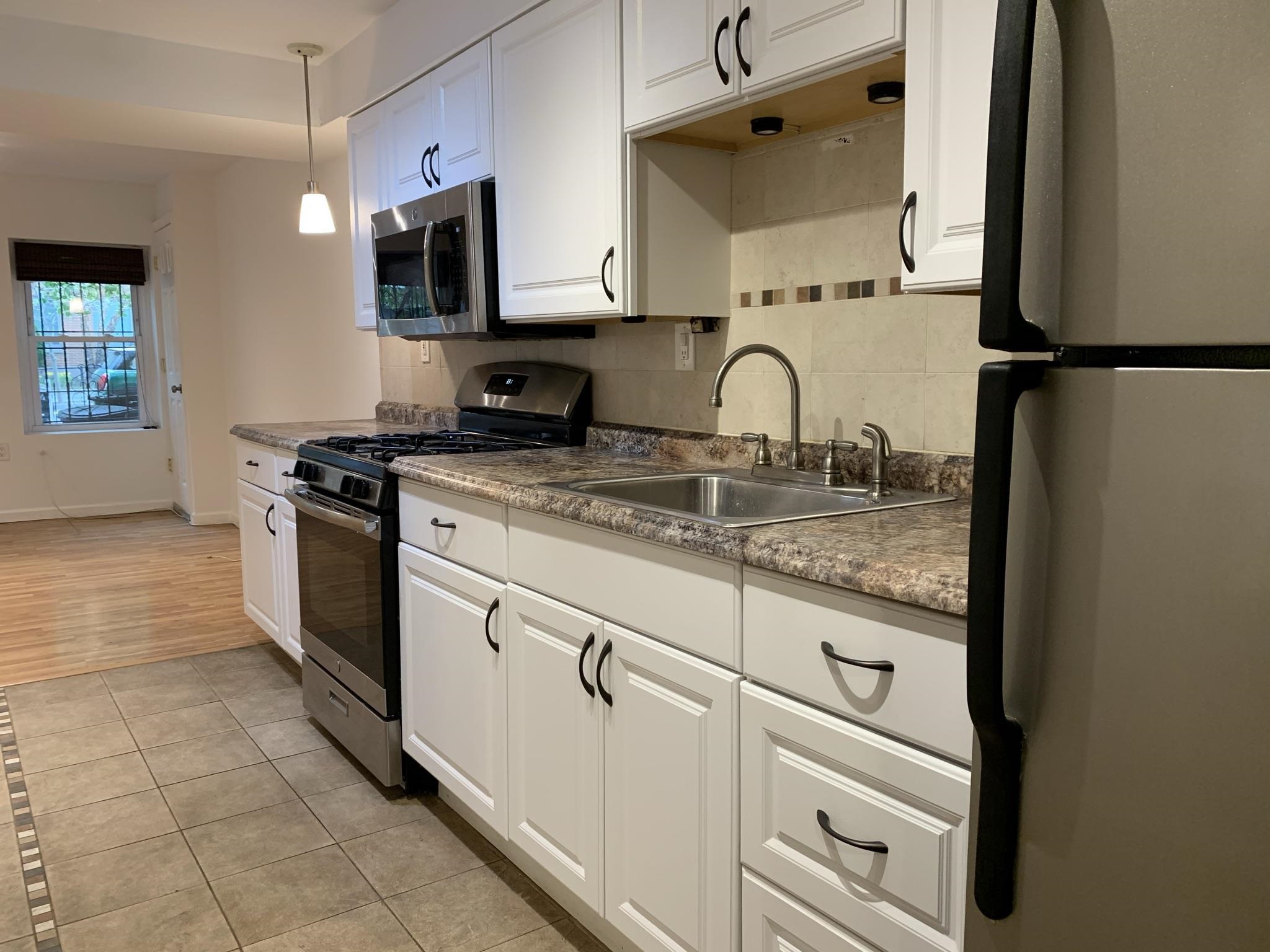 224 GRAND ST Unit: B