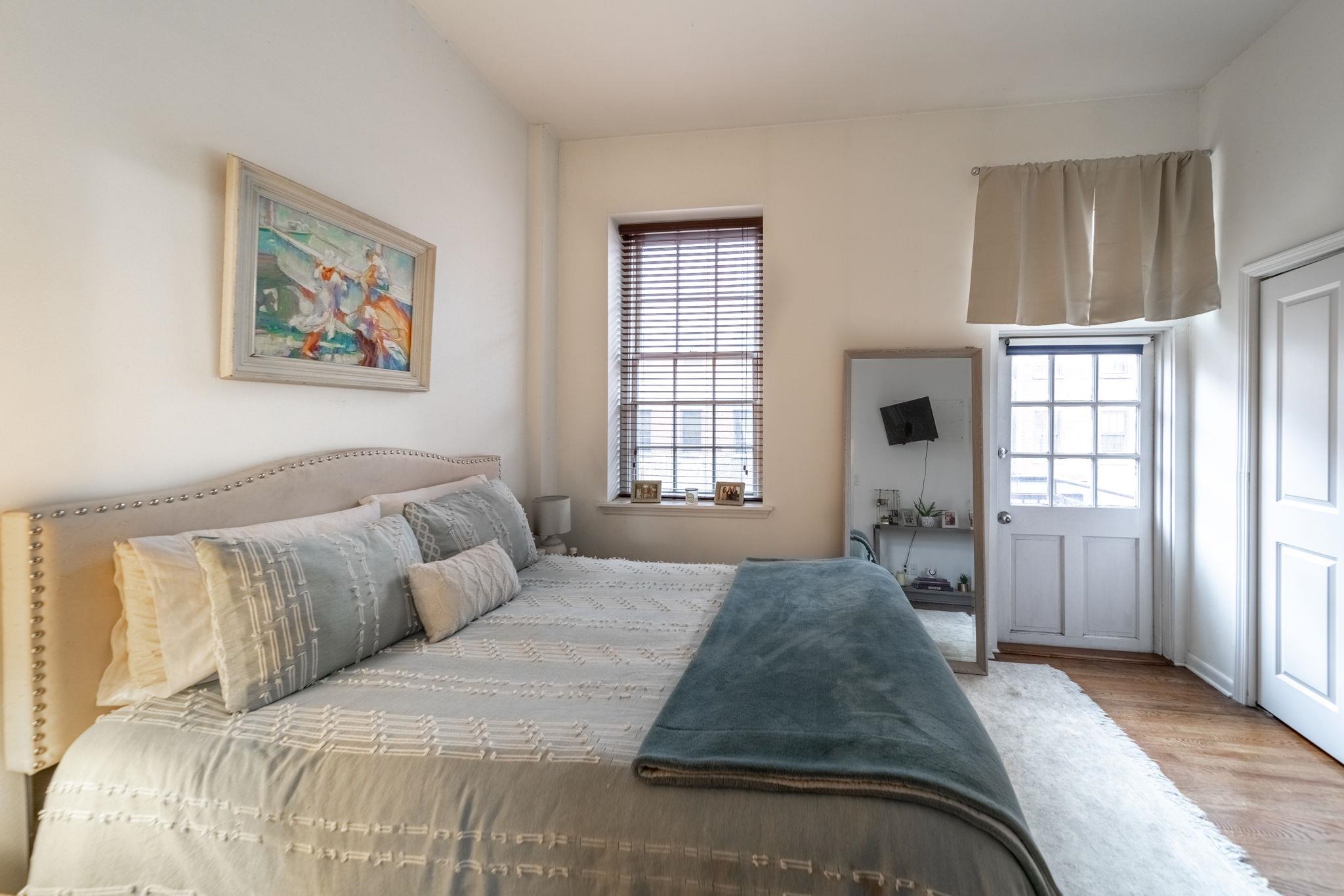 186 WAYNE ST Unit: 212D