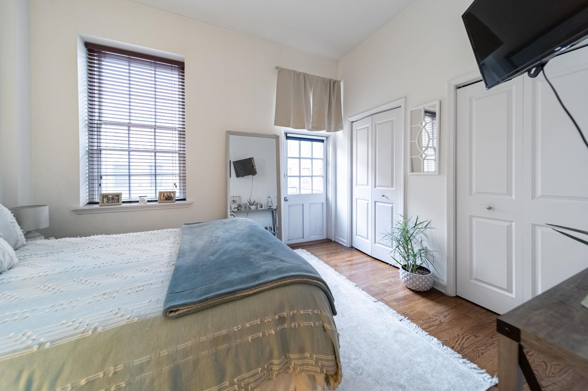 186 WAYNE ST Unit: 212D