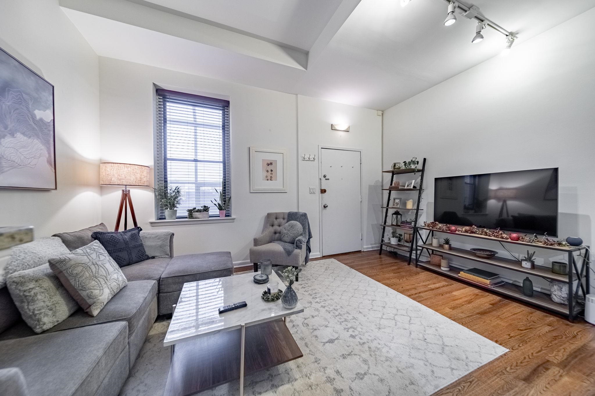 186 WAYNE ST Unit: 212D