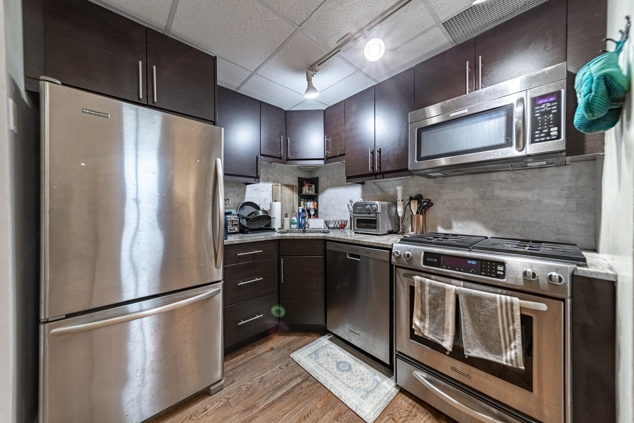 186 WAYNE ST Unit: 212D