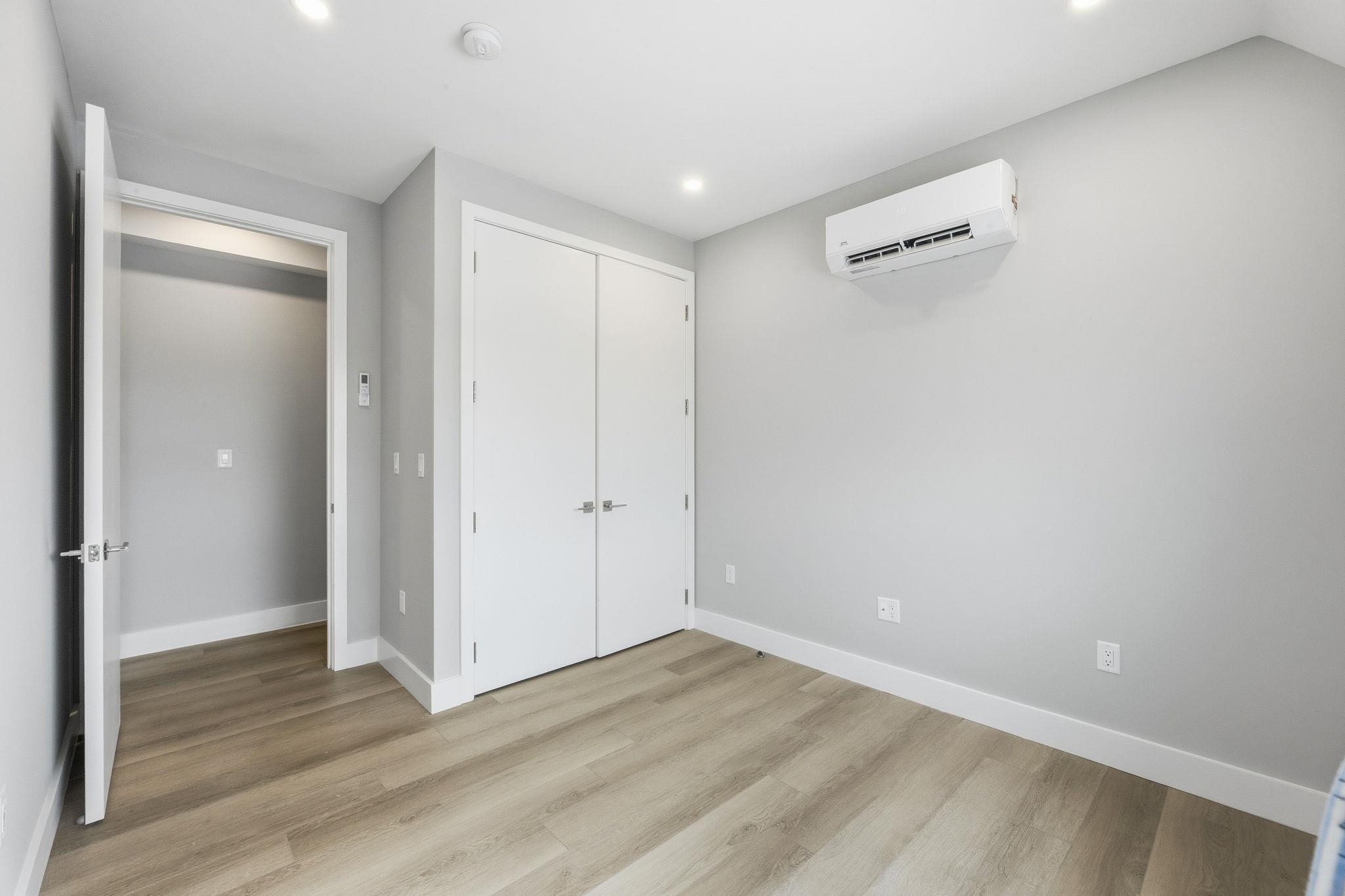 77 VAN REYPEN ST Unit: 4