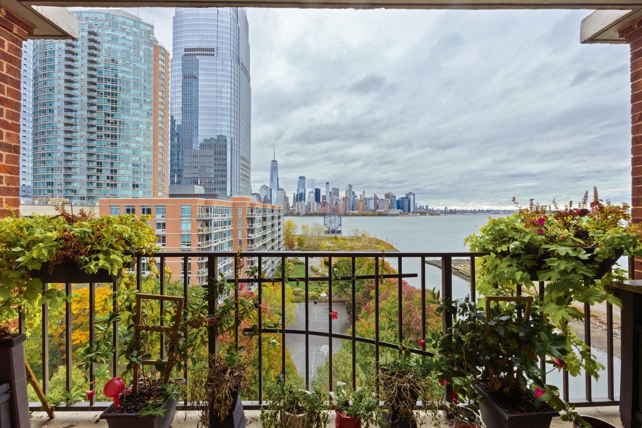1 GREENE ST Unit: 704