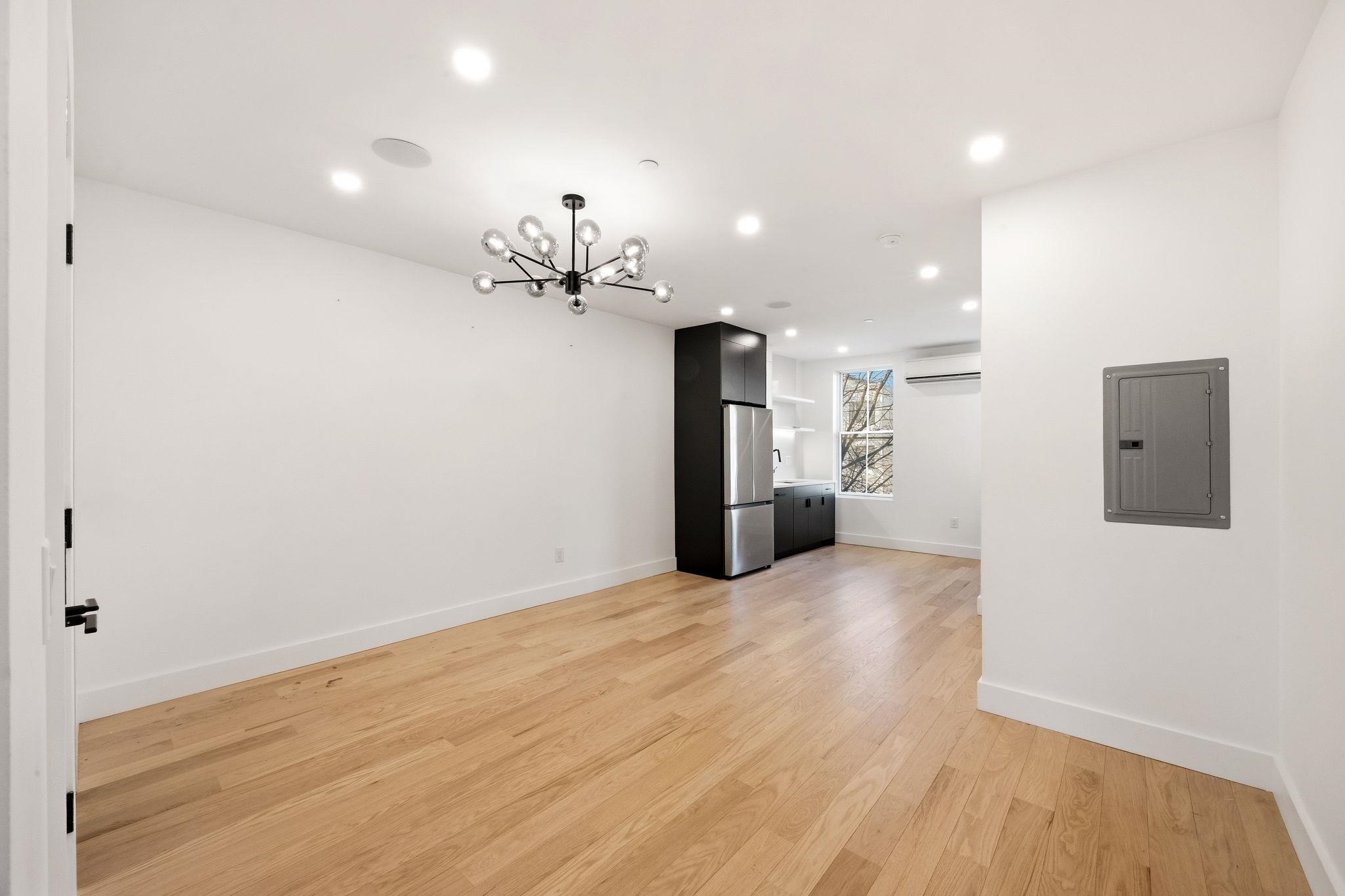 347 PAVONIA AVE Unit: 2