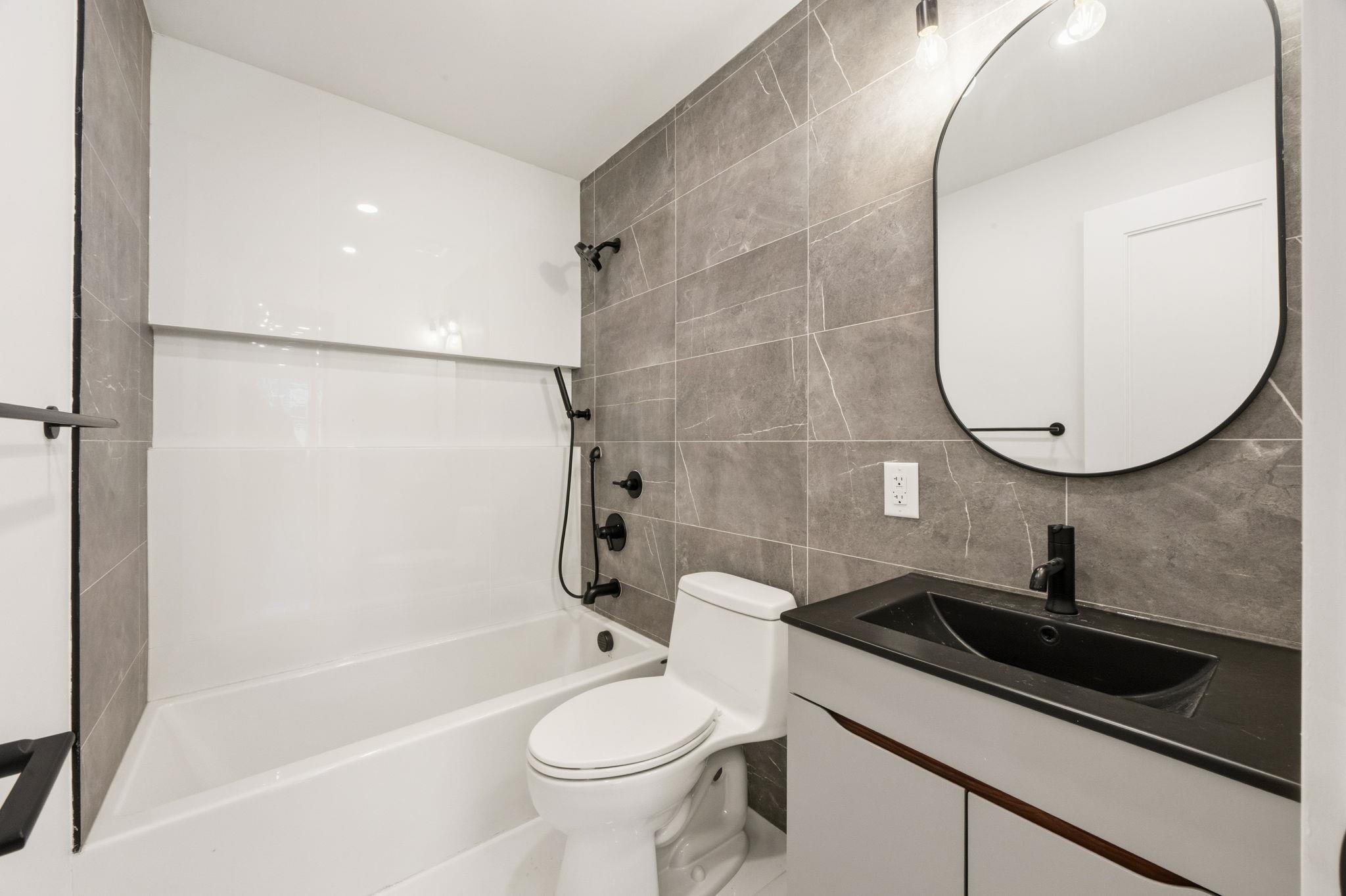 347 PAVONIA AVE Unit: 3