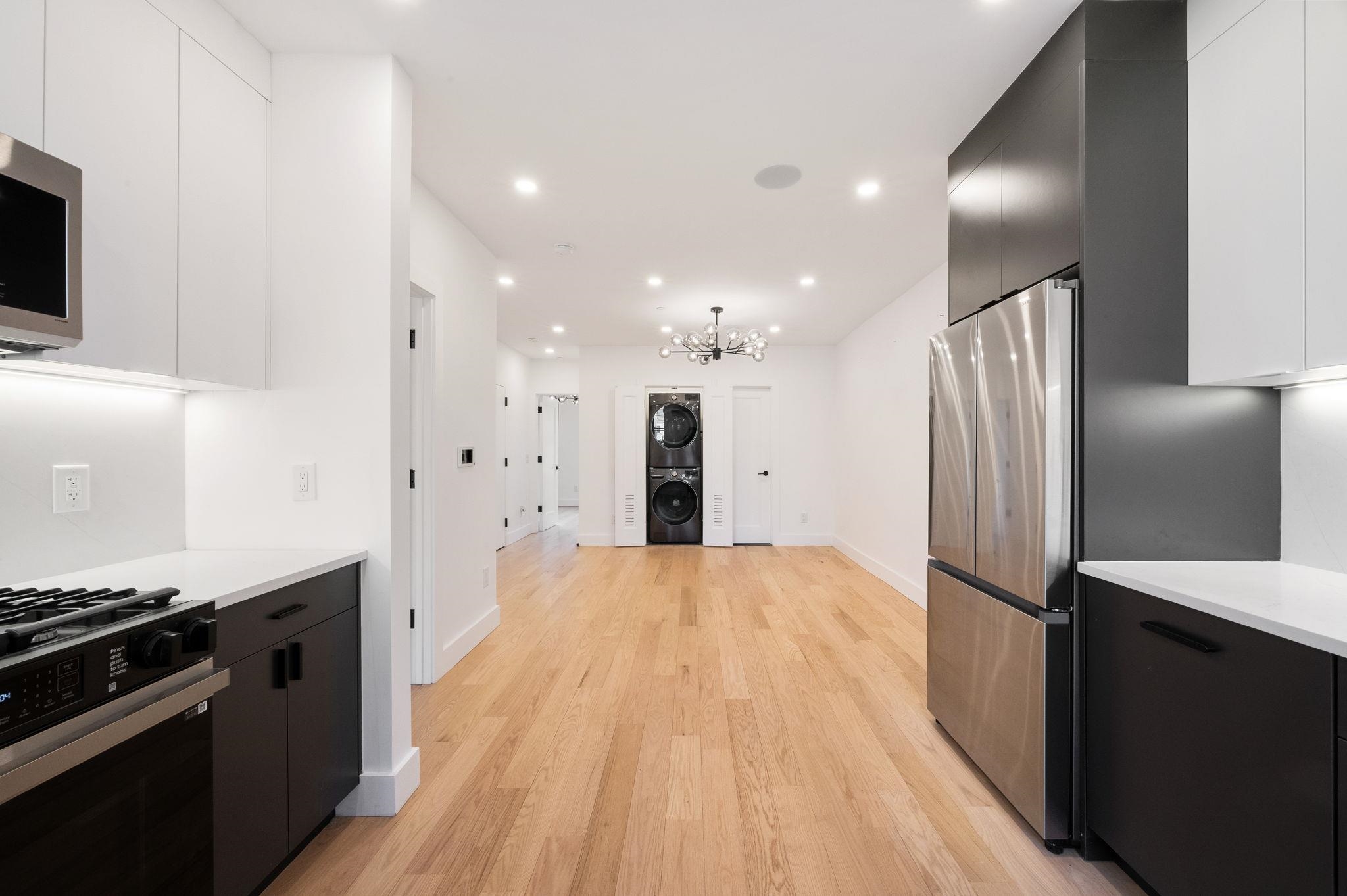 347 PAVONIA AVE Unit: 3