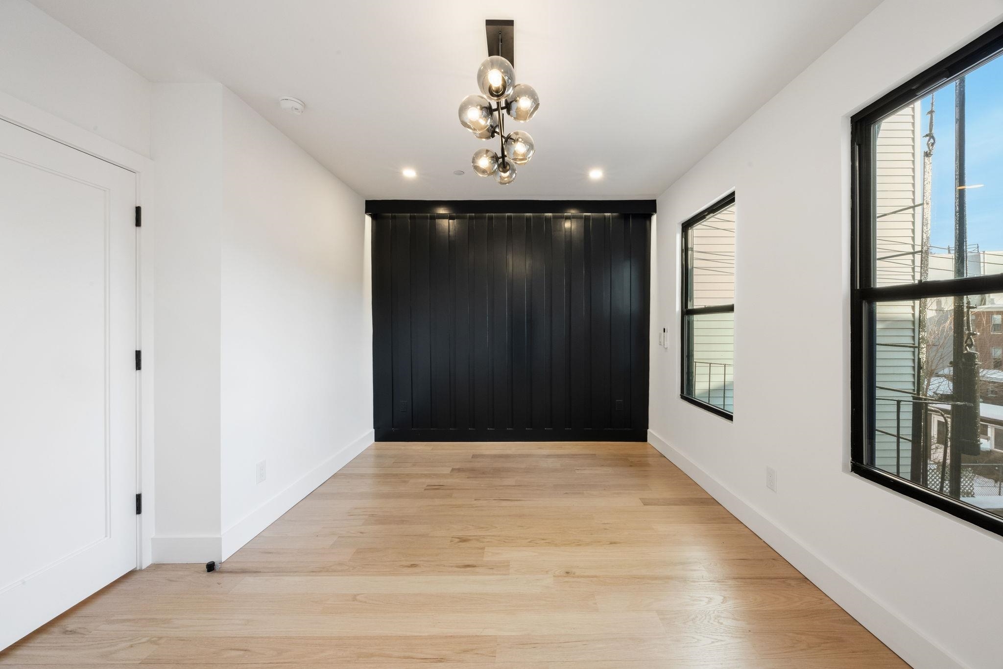 347 PAVONIA AVE Unit: 3