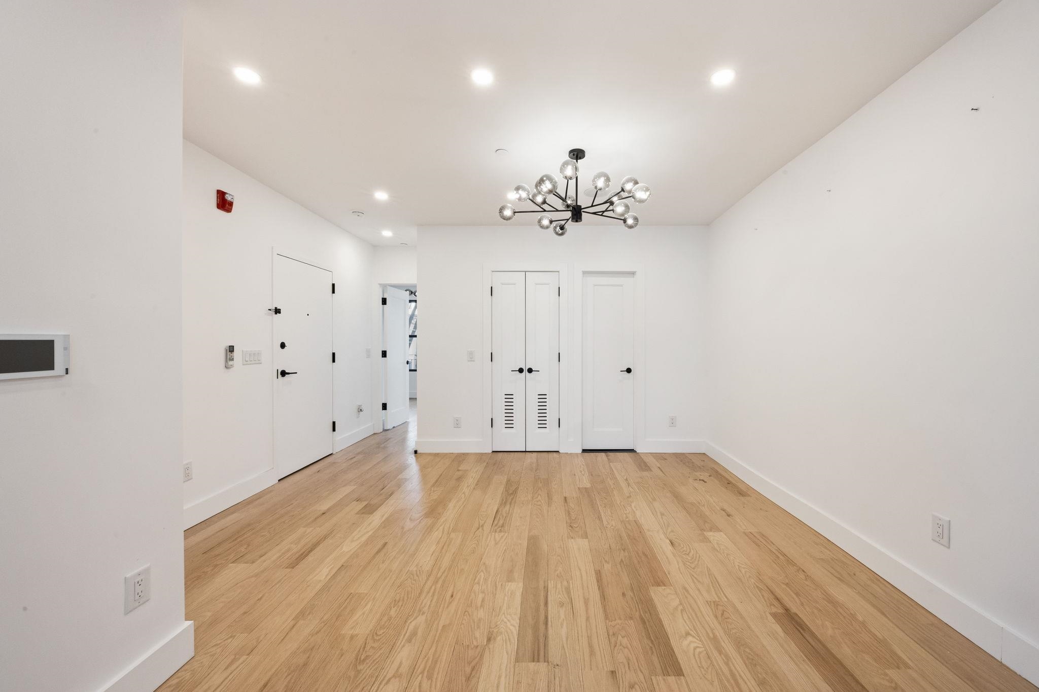 347 PAVONIA AVE Unit: 3