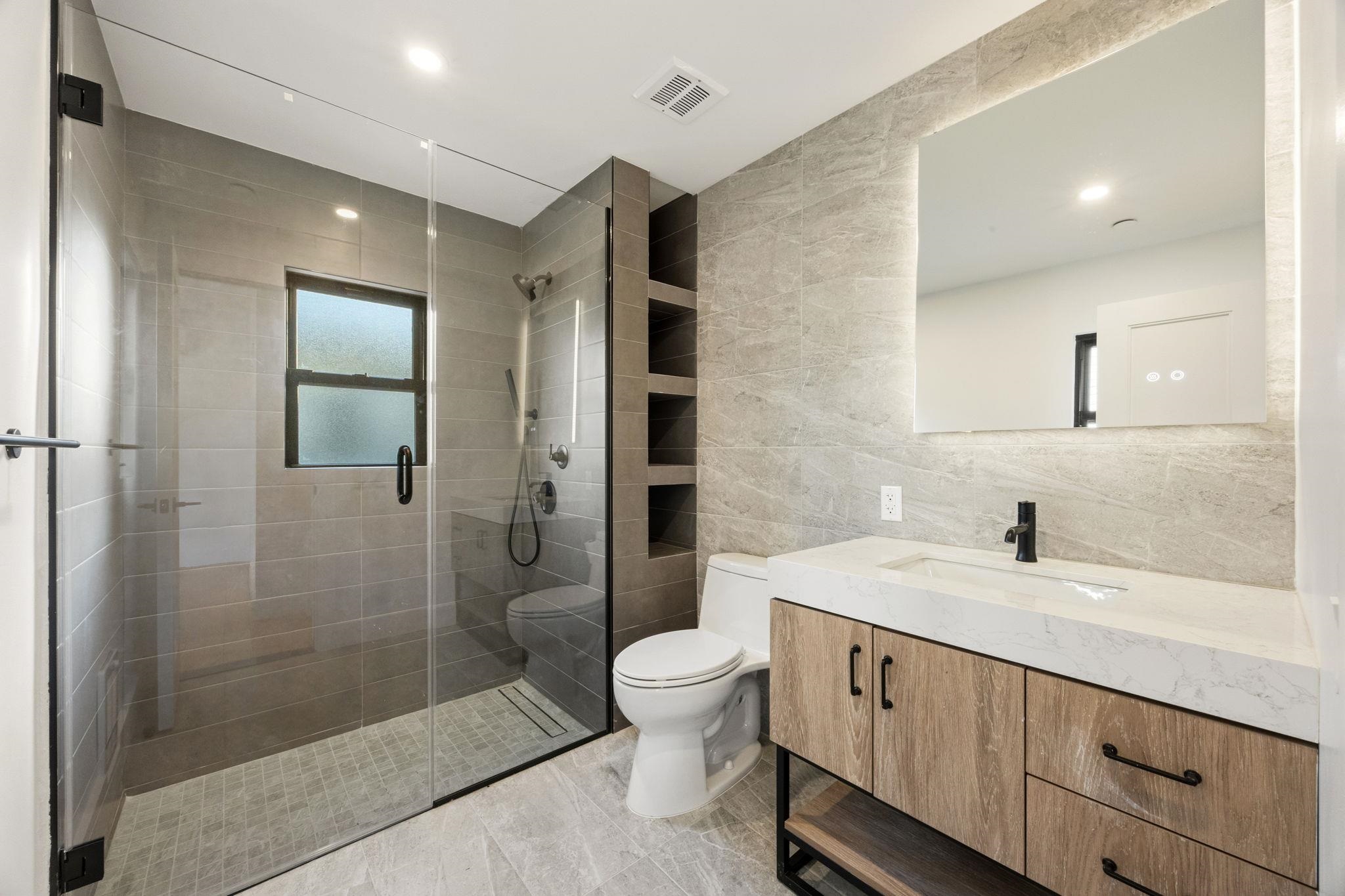 347 PAVONIA AVE Unit: 3