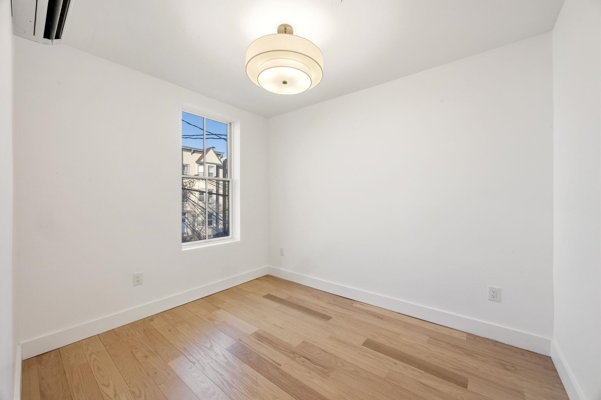 347 PAVONIA AVE Unit: 3