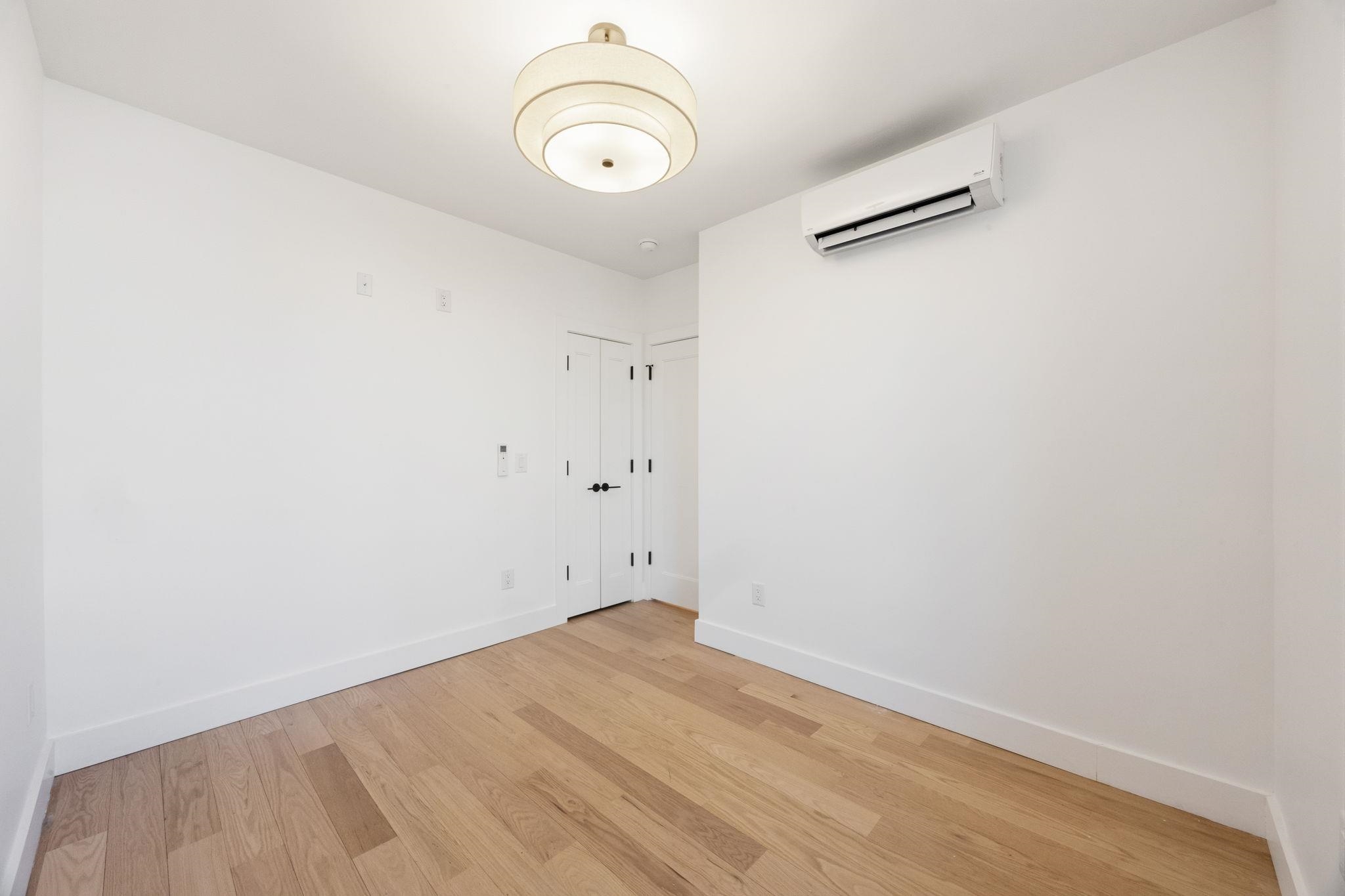 347 PAVONIA AVE Unit: 3