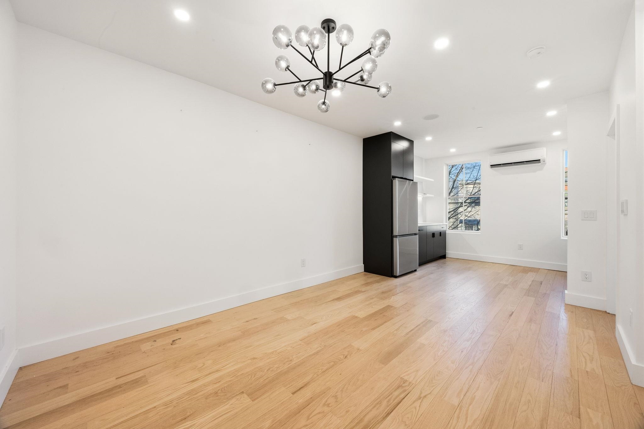 347 PAVONIA AVE Unit: 3