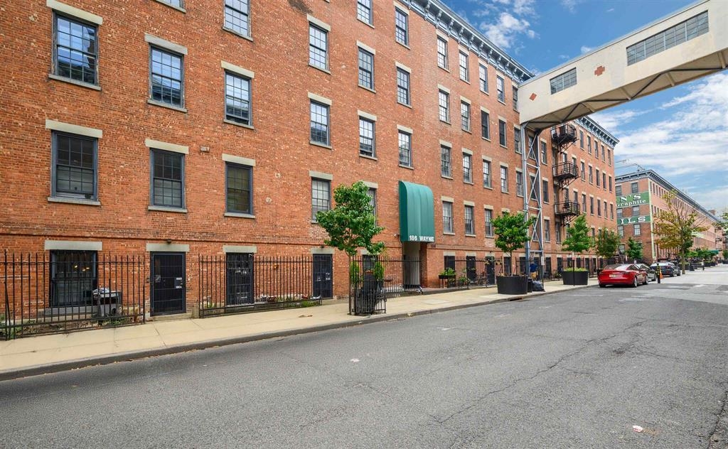 186 WAYNE ST Unit: 419D