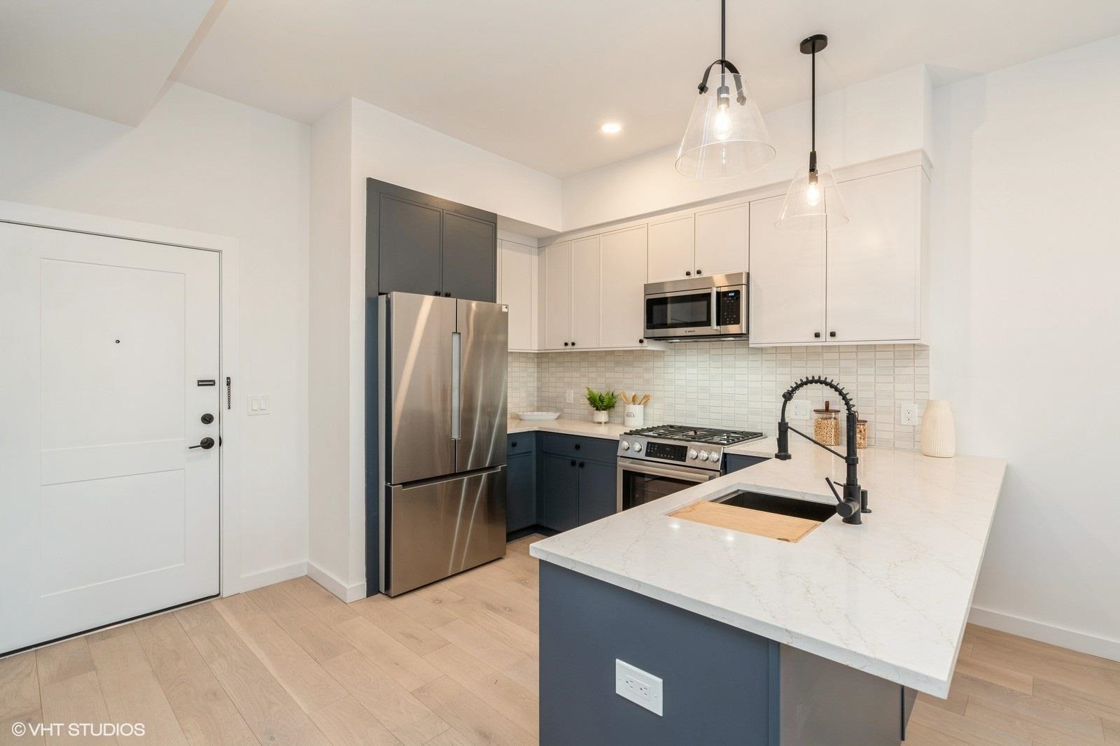 425 3RD ST Unit: 219