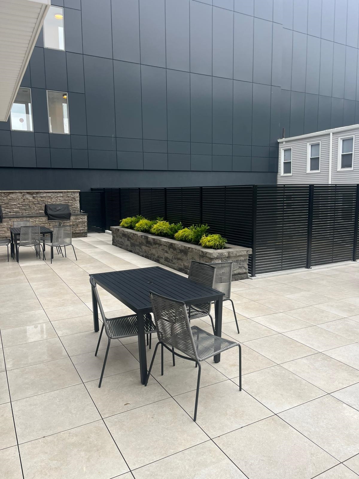 425 3RD ST Unit: 219