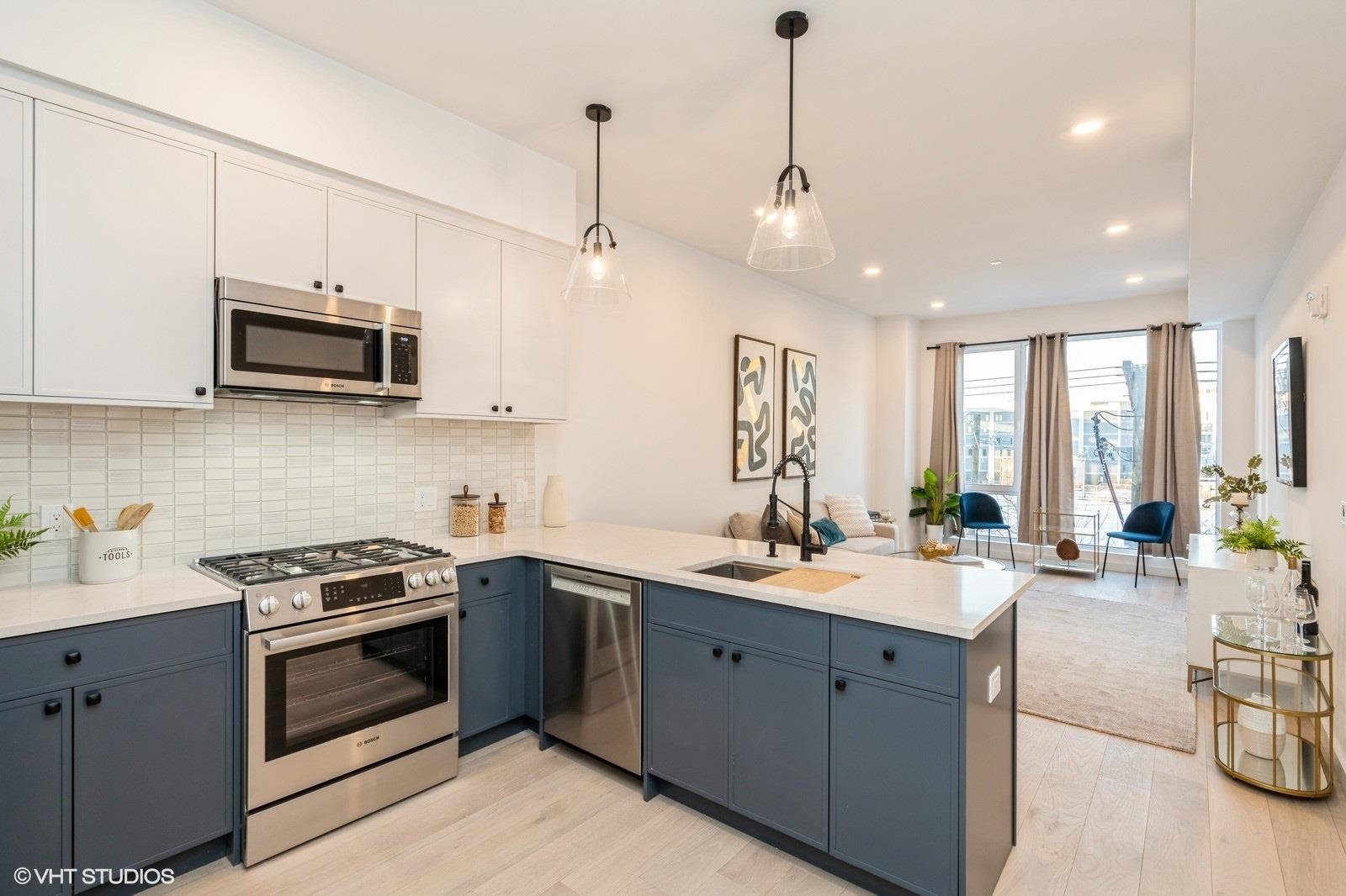 425 3RD ST Unit: 219