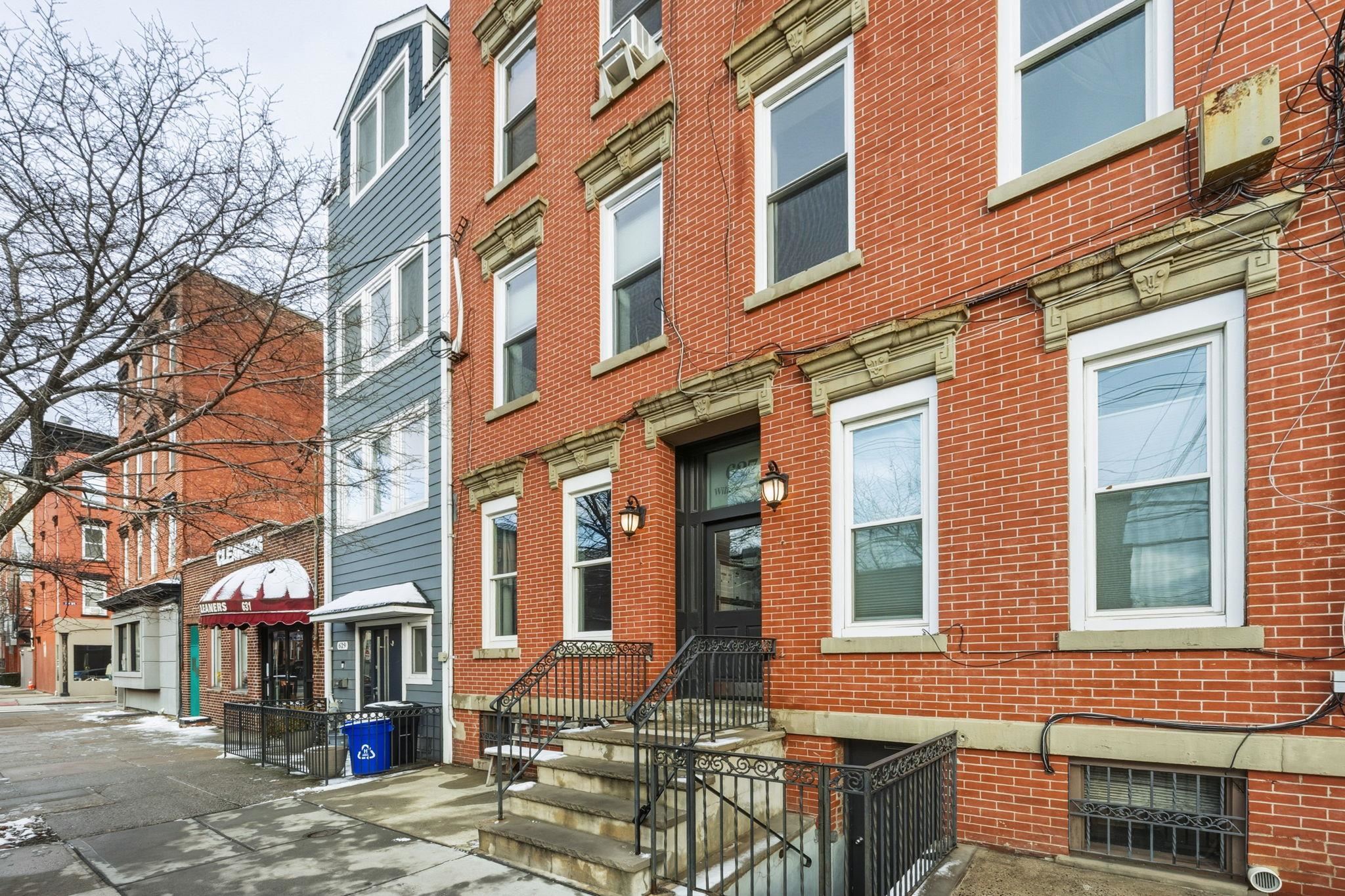 627 WILLOW AVE Unit: 5-R
