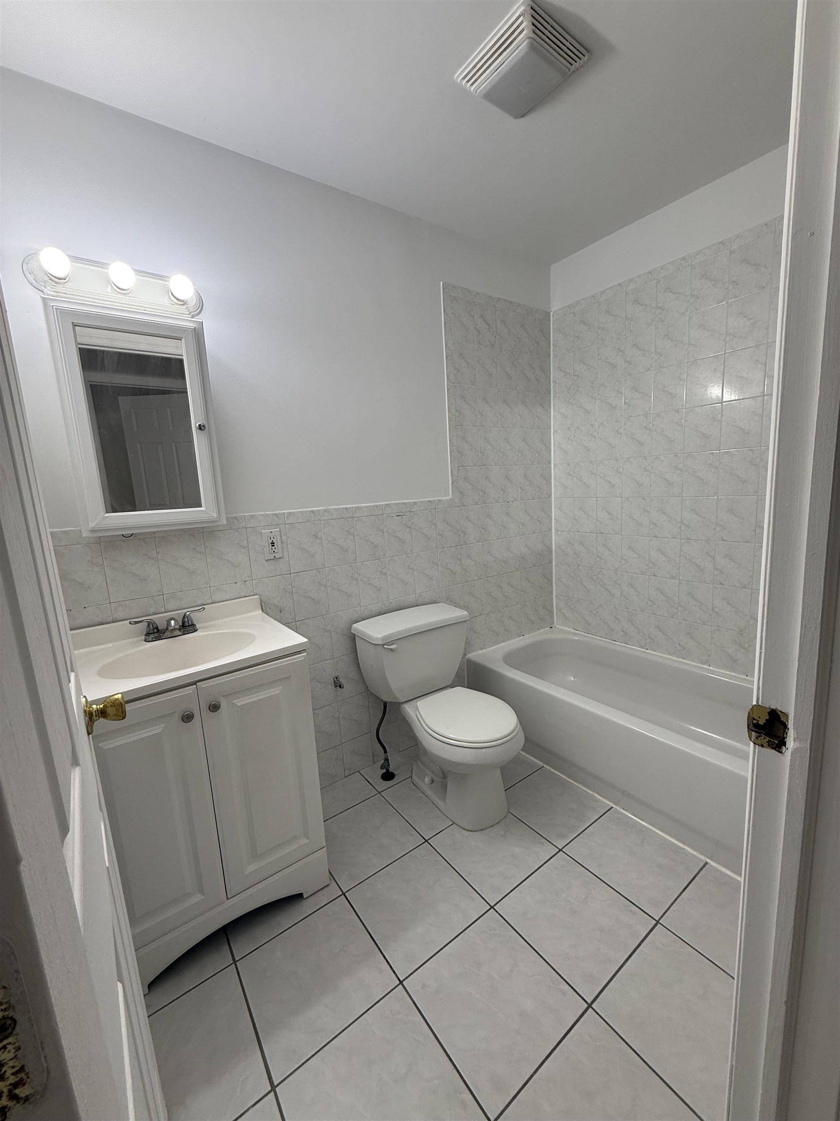 36 JEWETT AVE Unit: 2