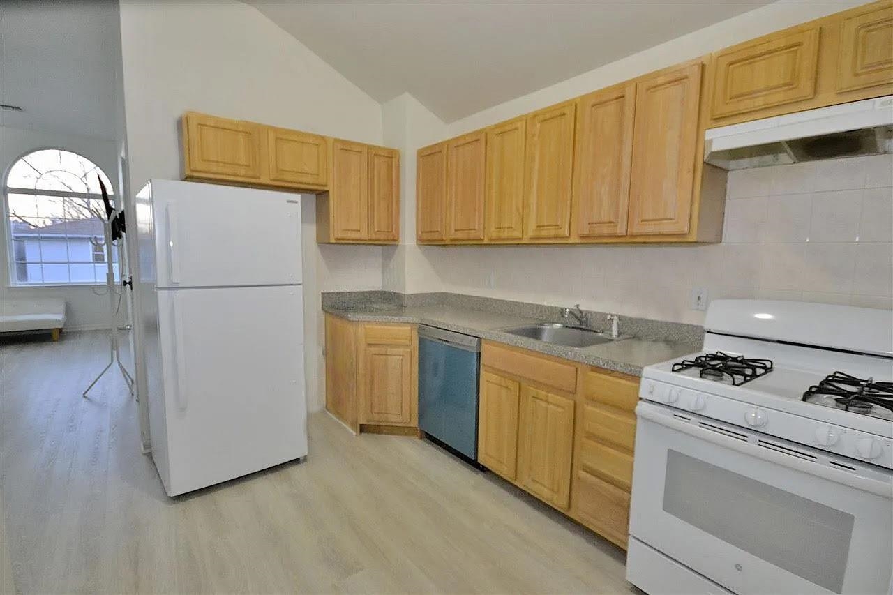 36 JEWETT AVE Unit: 2