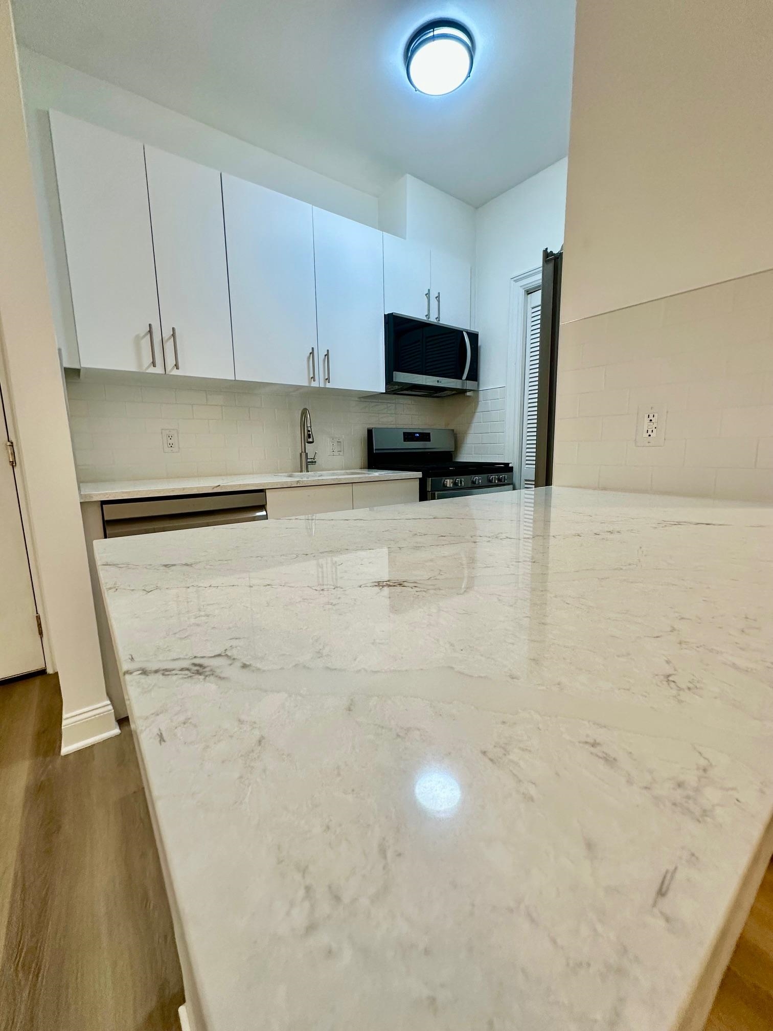 5 MONITOR ST Unit: 202