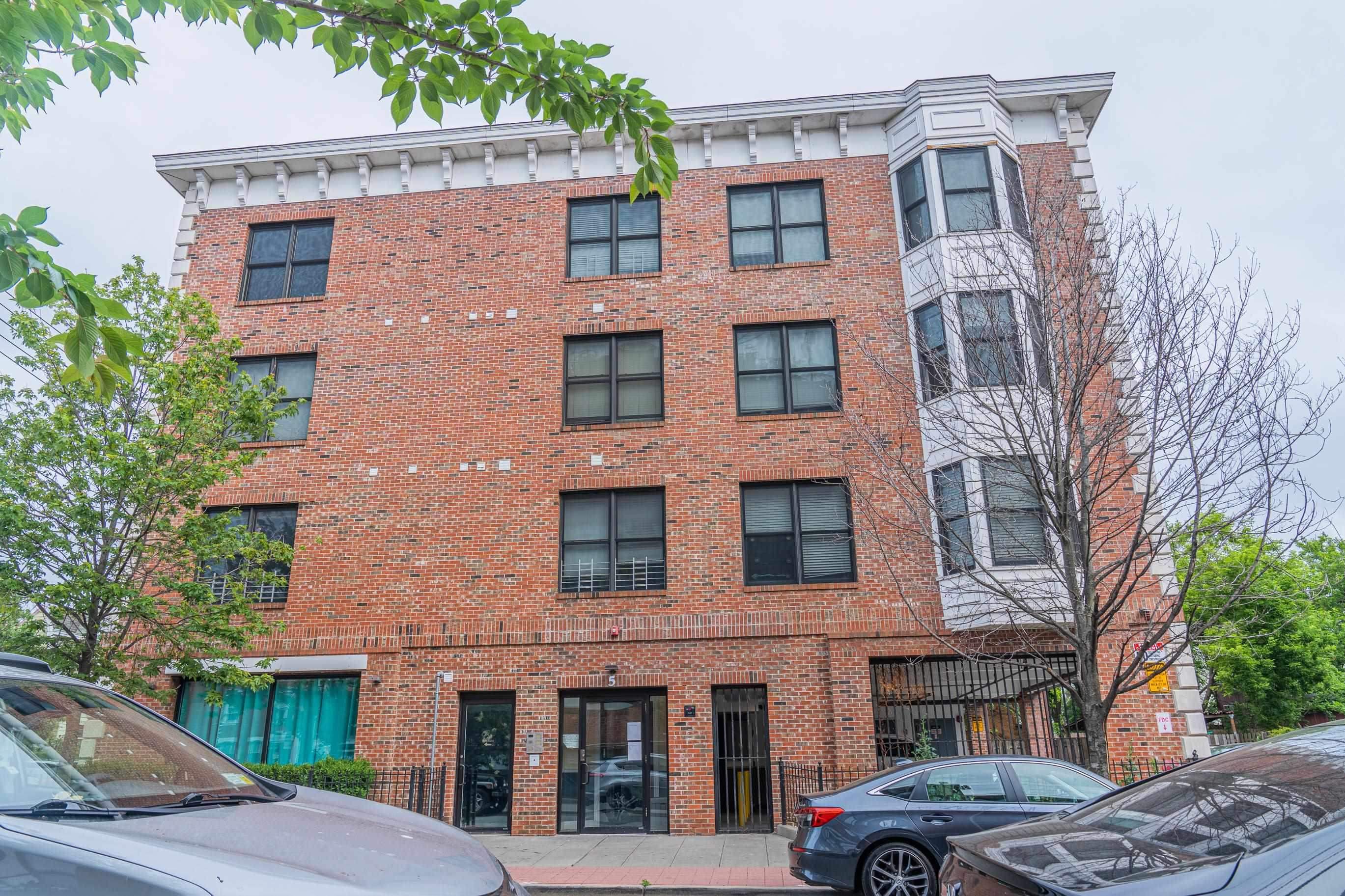 5 MONITOR ST Unit: 202