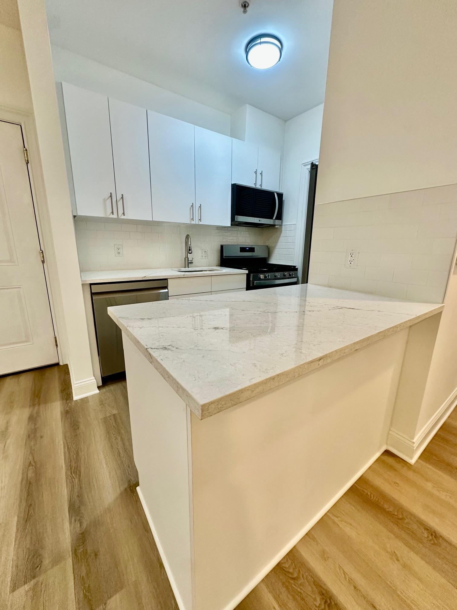 5 MONITOR ST Unit: 202