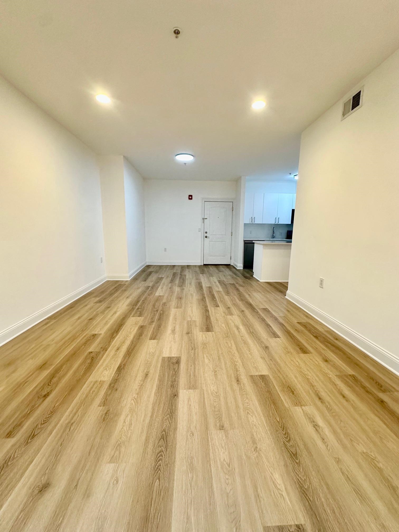 5 MONITOR ST Unit: 202