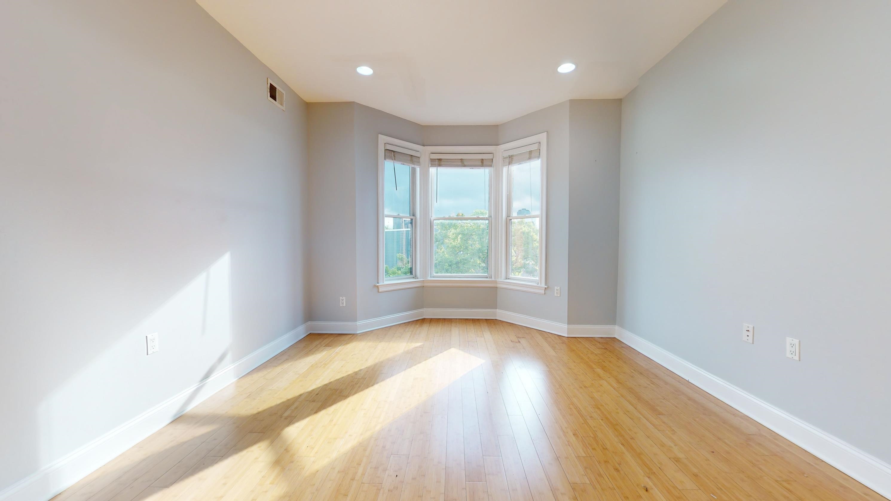 5 MONITOR ST Unit: 302