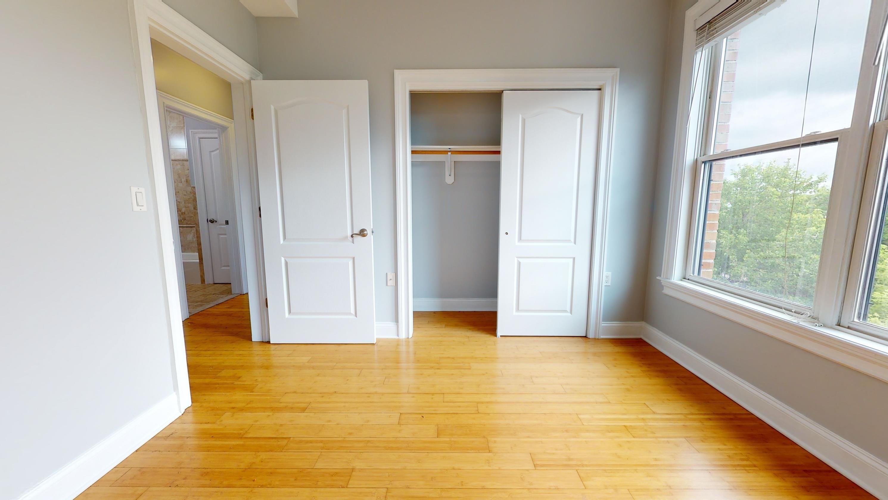 5 MONITOR ST Unit: 302