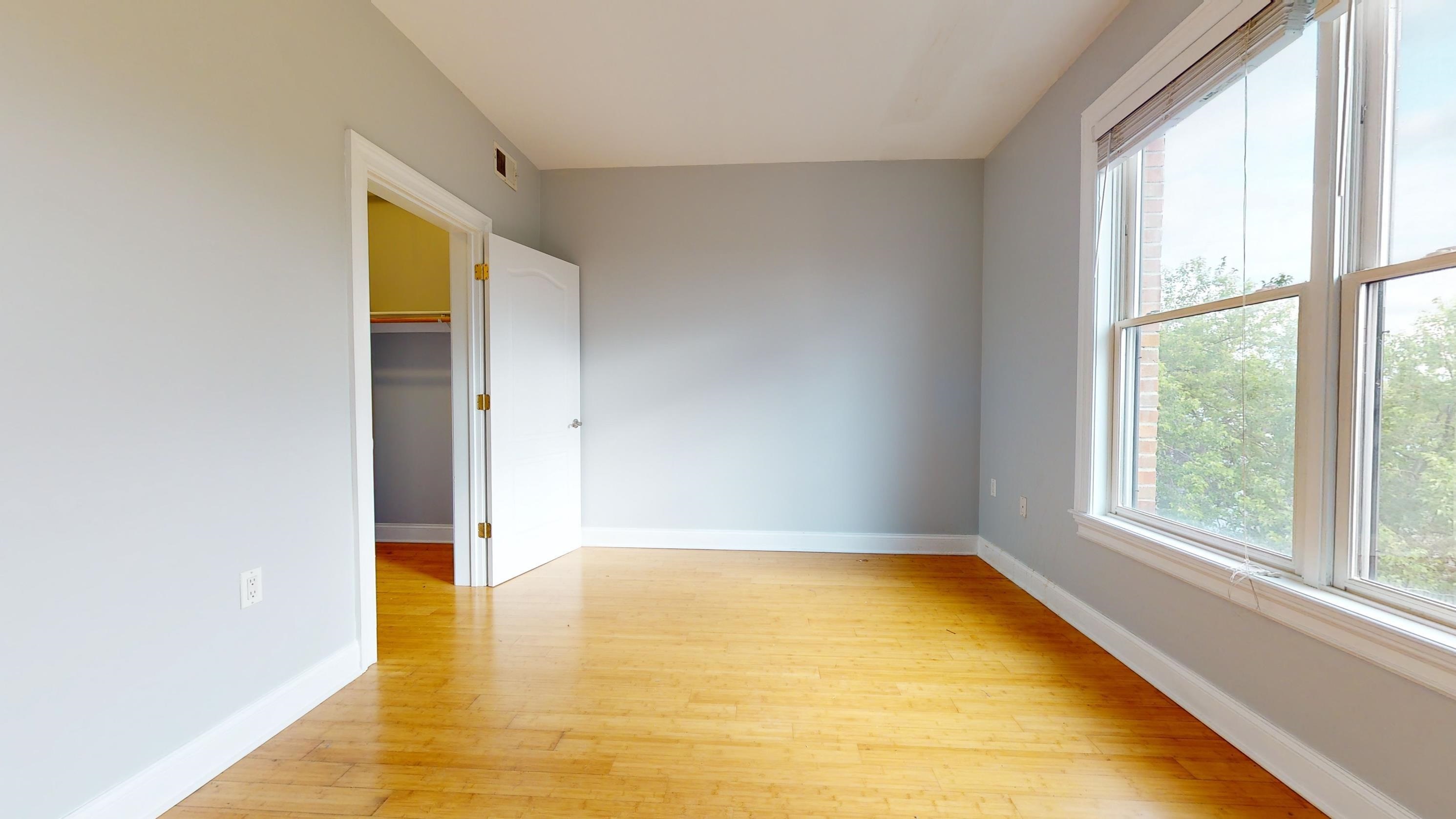 5 MONITOR ST Unit: 302