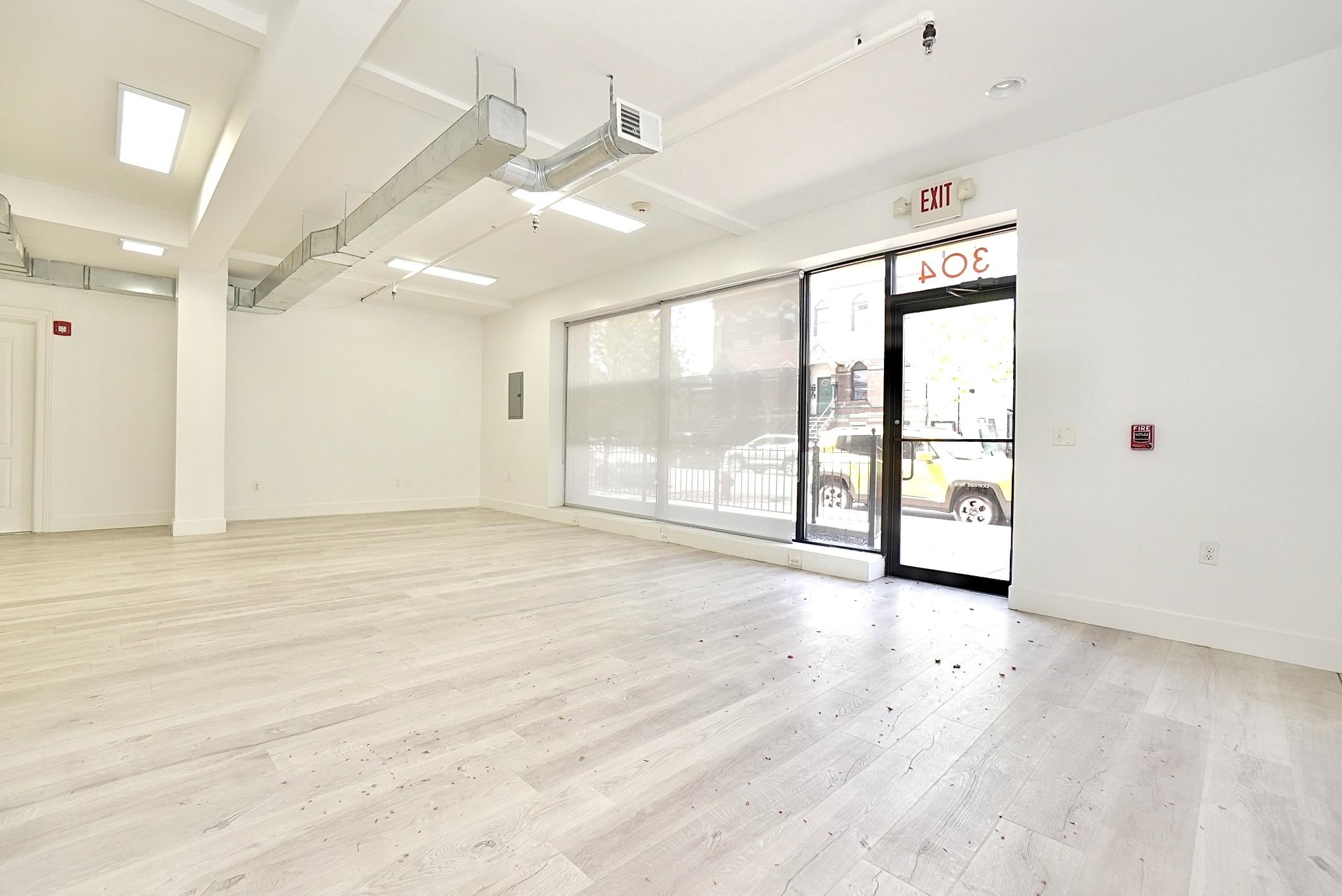 5 MONITOR ST