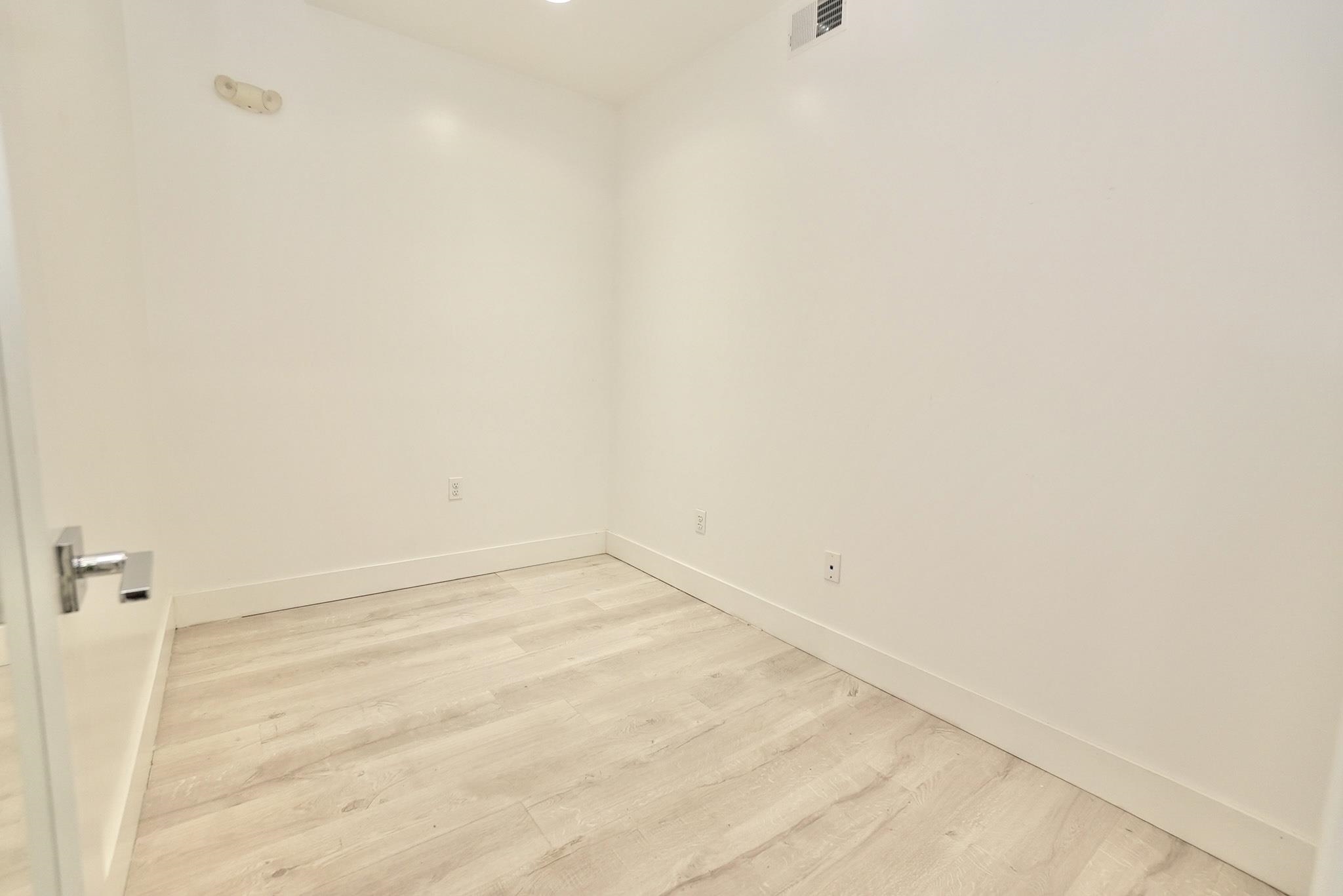 5 MONITOR ST