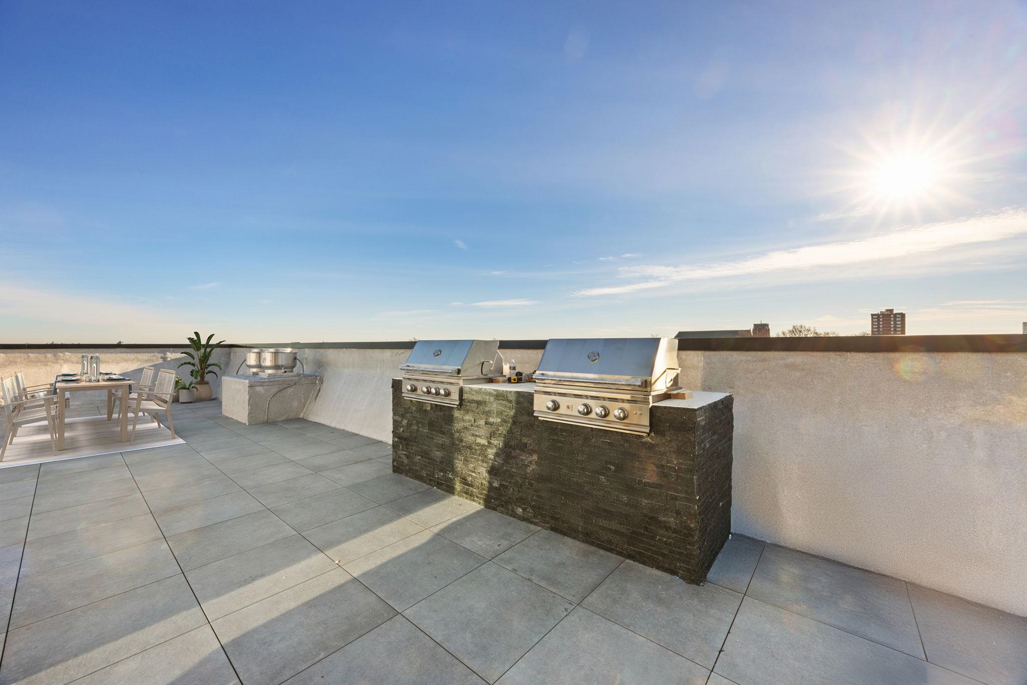 558 COMMUNIPAW AVE Unit: 205