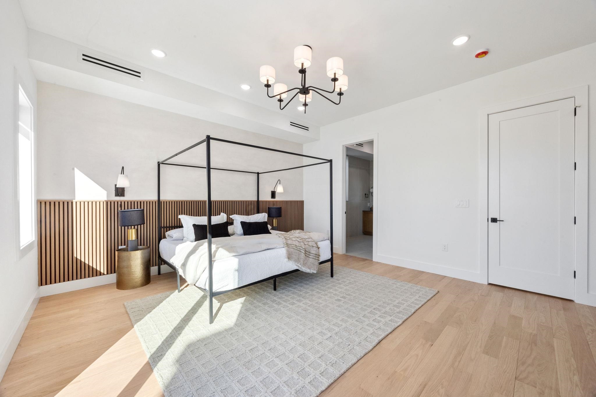 33 GRAHAM ST Unit: 2