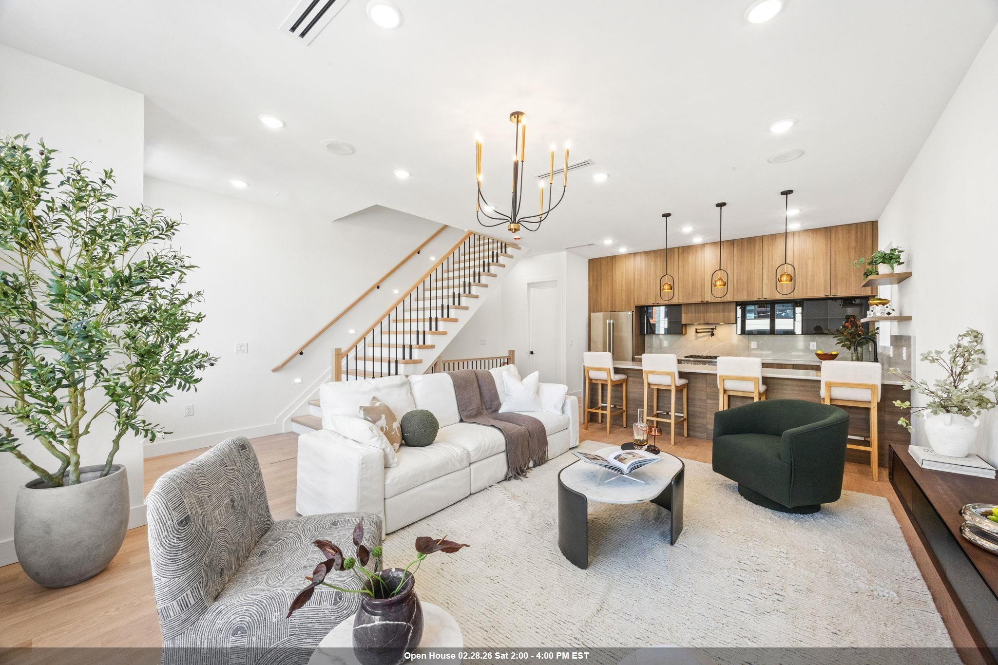 33 GRAHAM ST Unit: 2