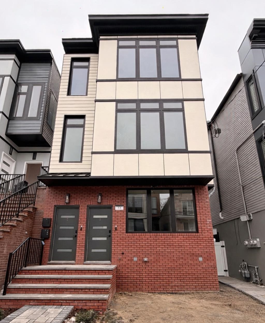 33 GRAHAM ST Unit: 2