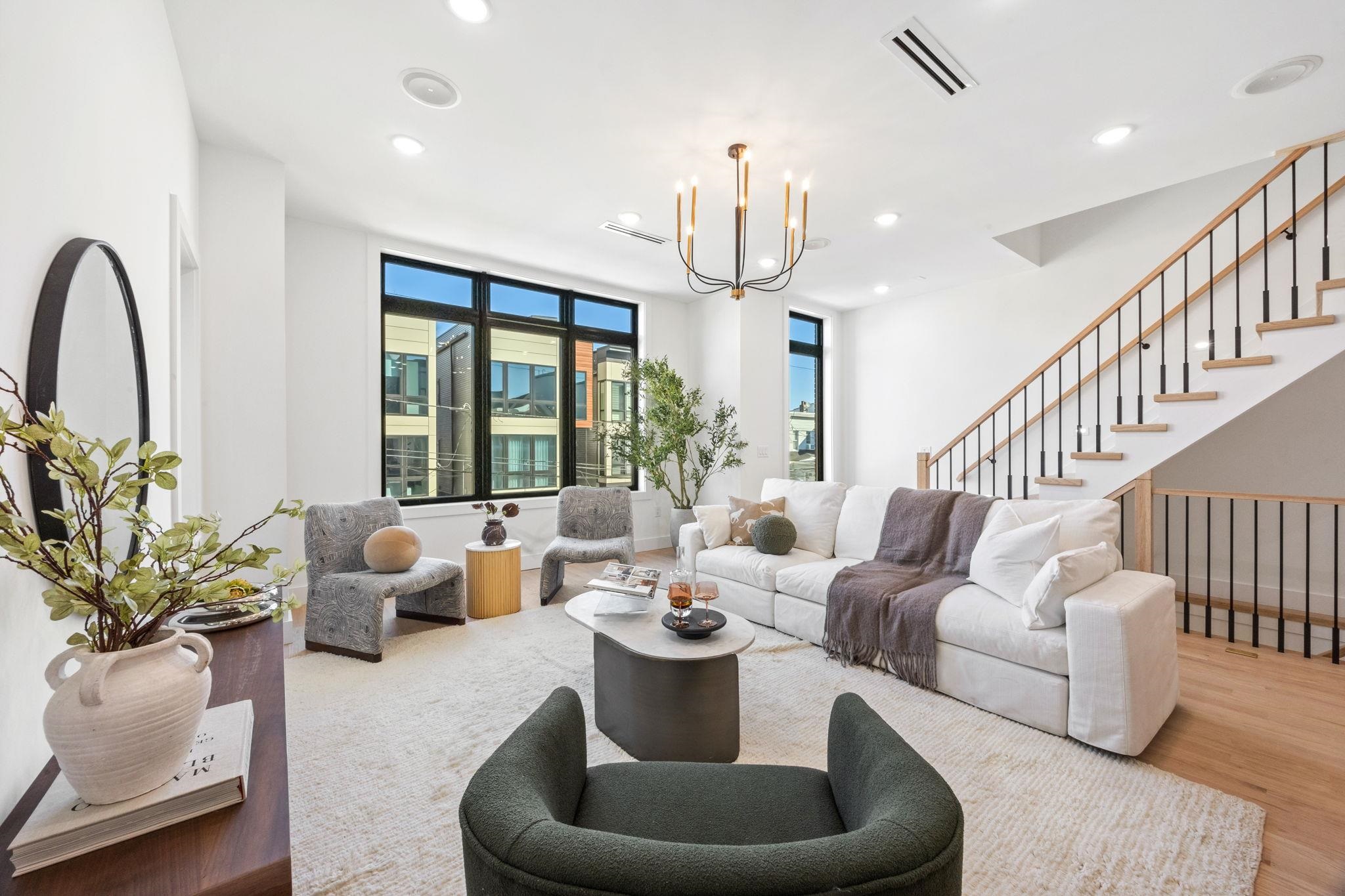 33 GRAHAM ST Unit: 2