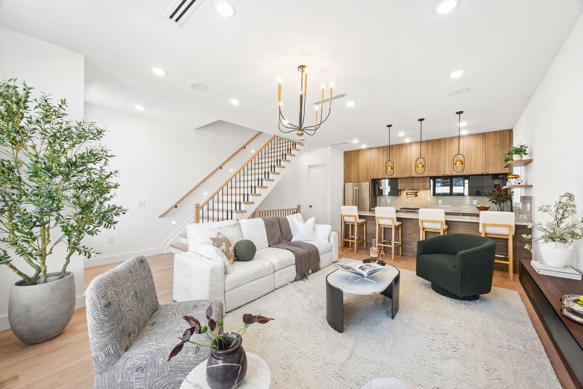 33 GRAHAM ST Unit: 2