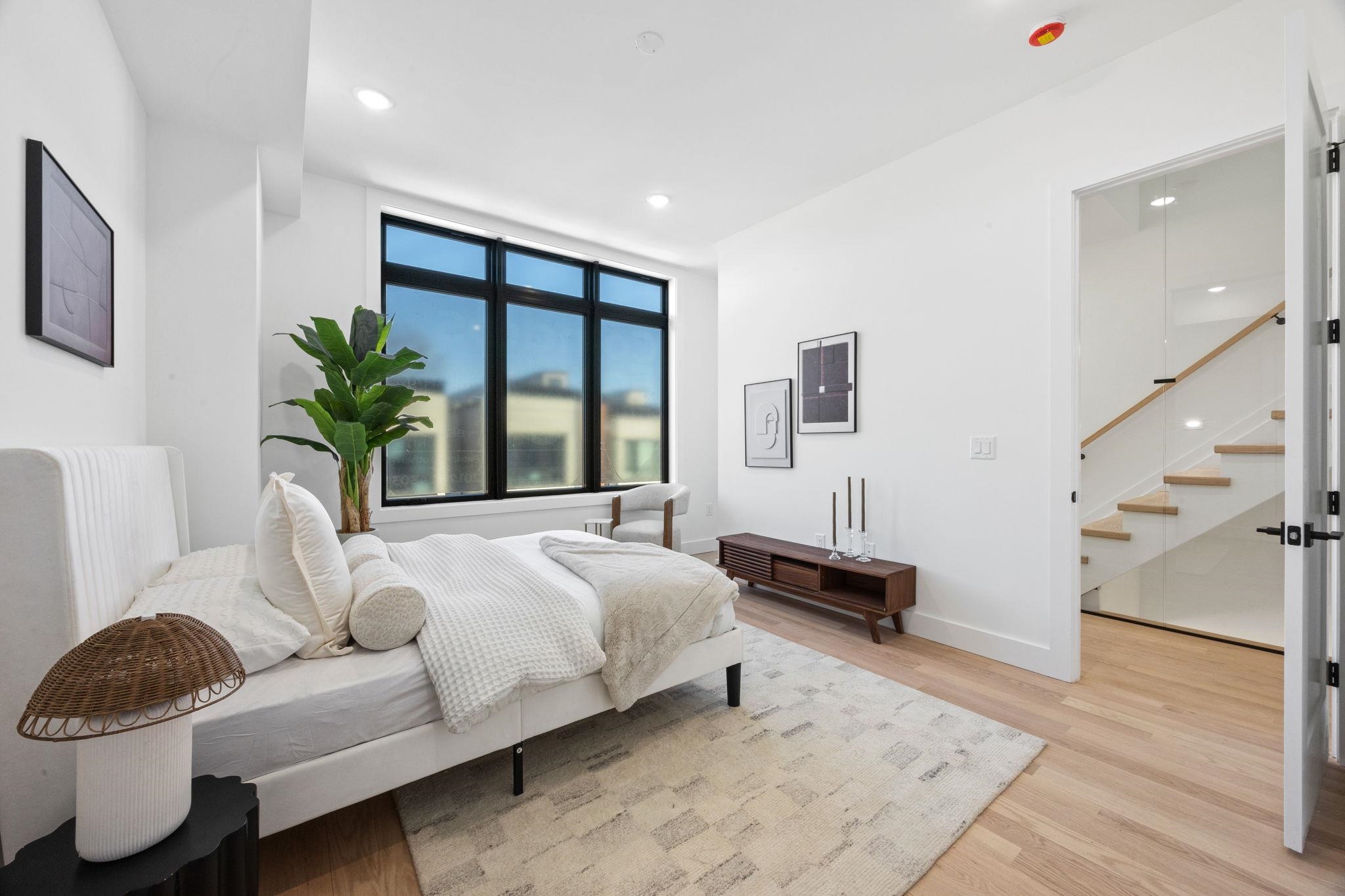 33 GRAHAM ST