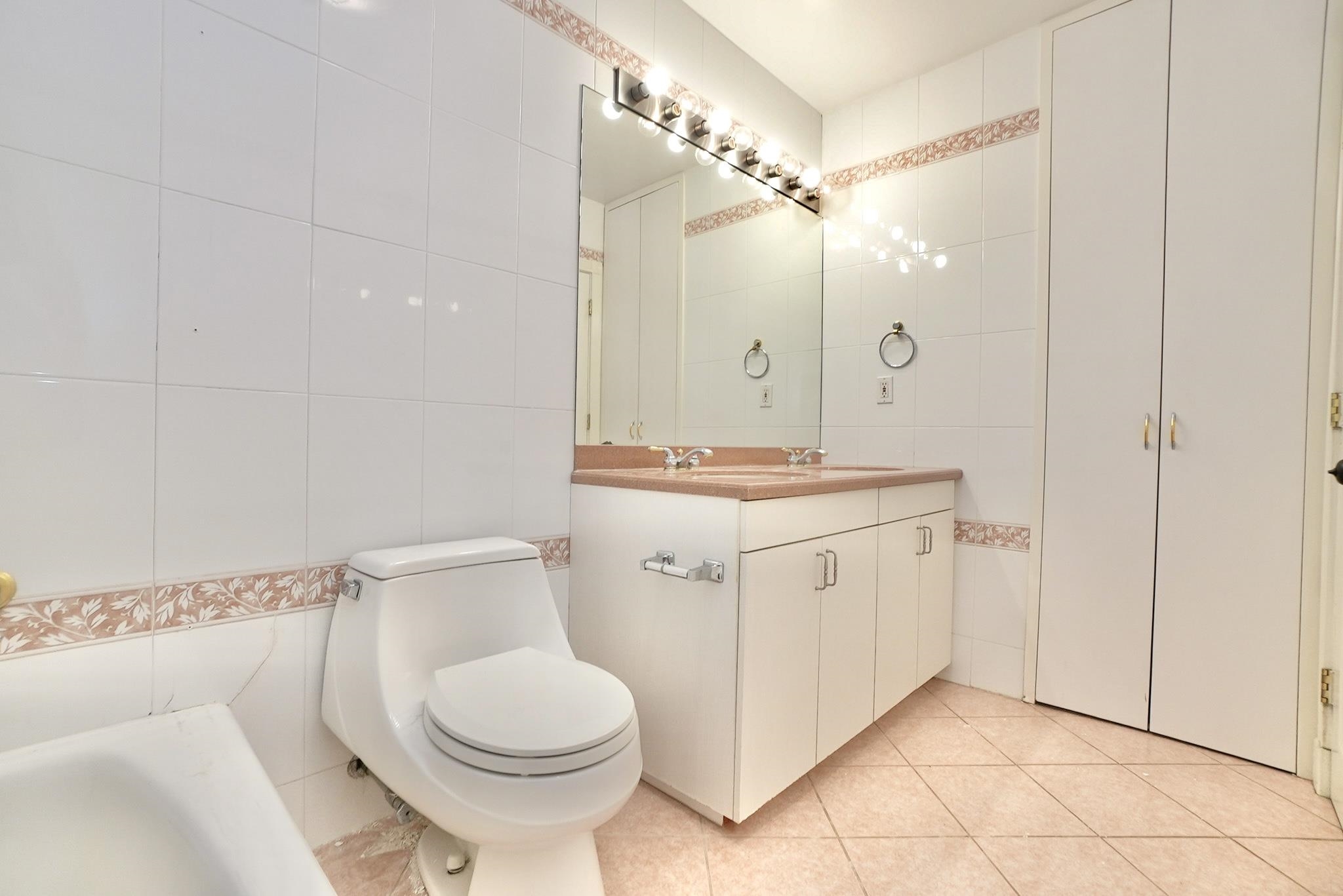 5 HORIZON RD Unit: 203