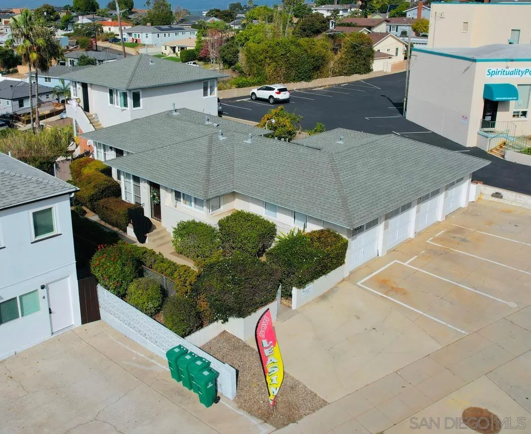 2322-28 Chatsworth Blvd