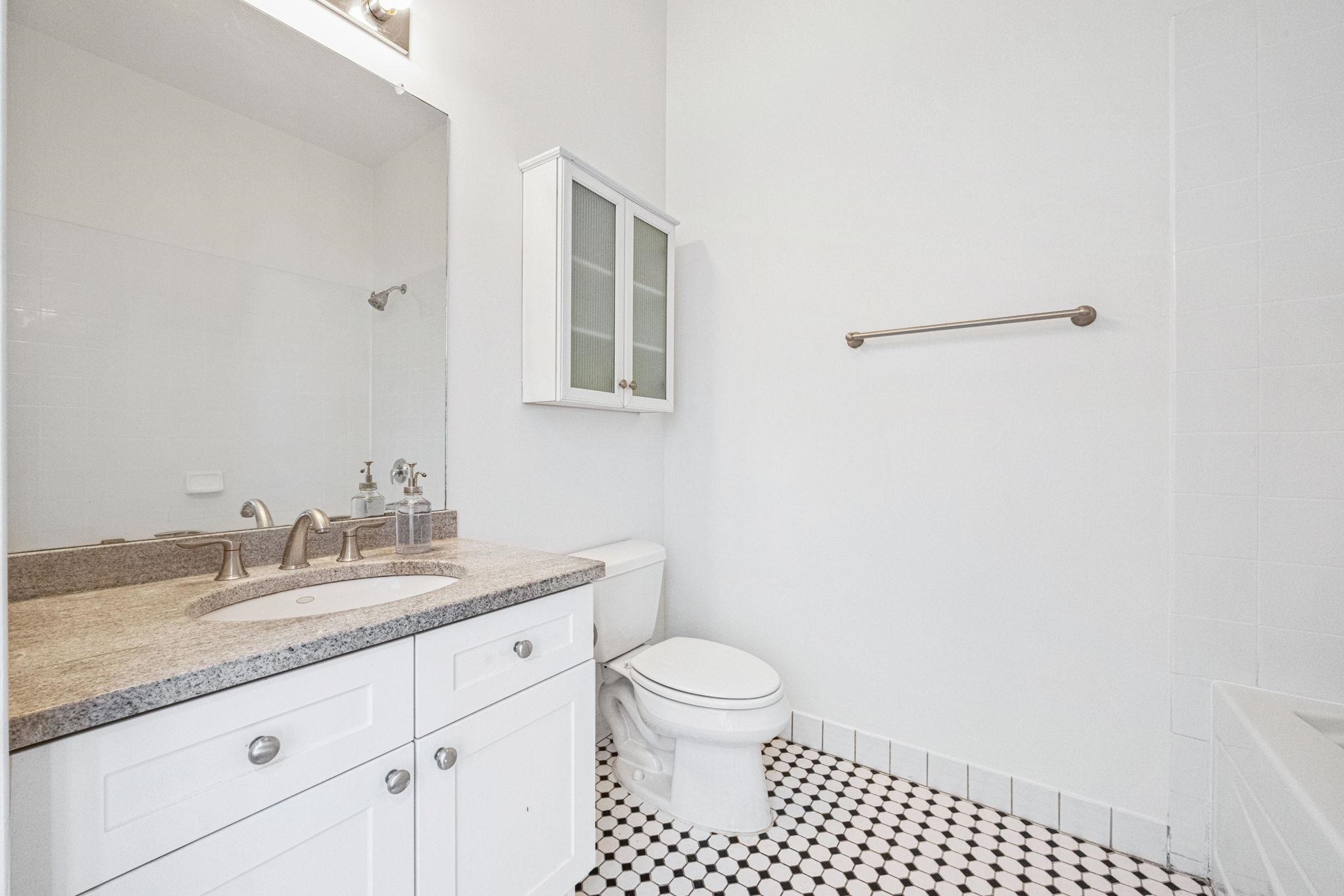 61 GRAND ST Unit: 1C