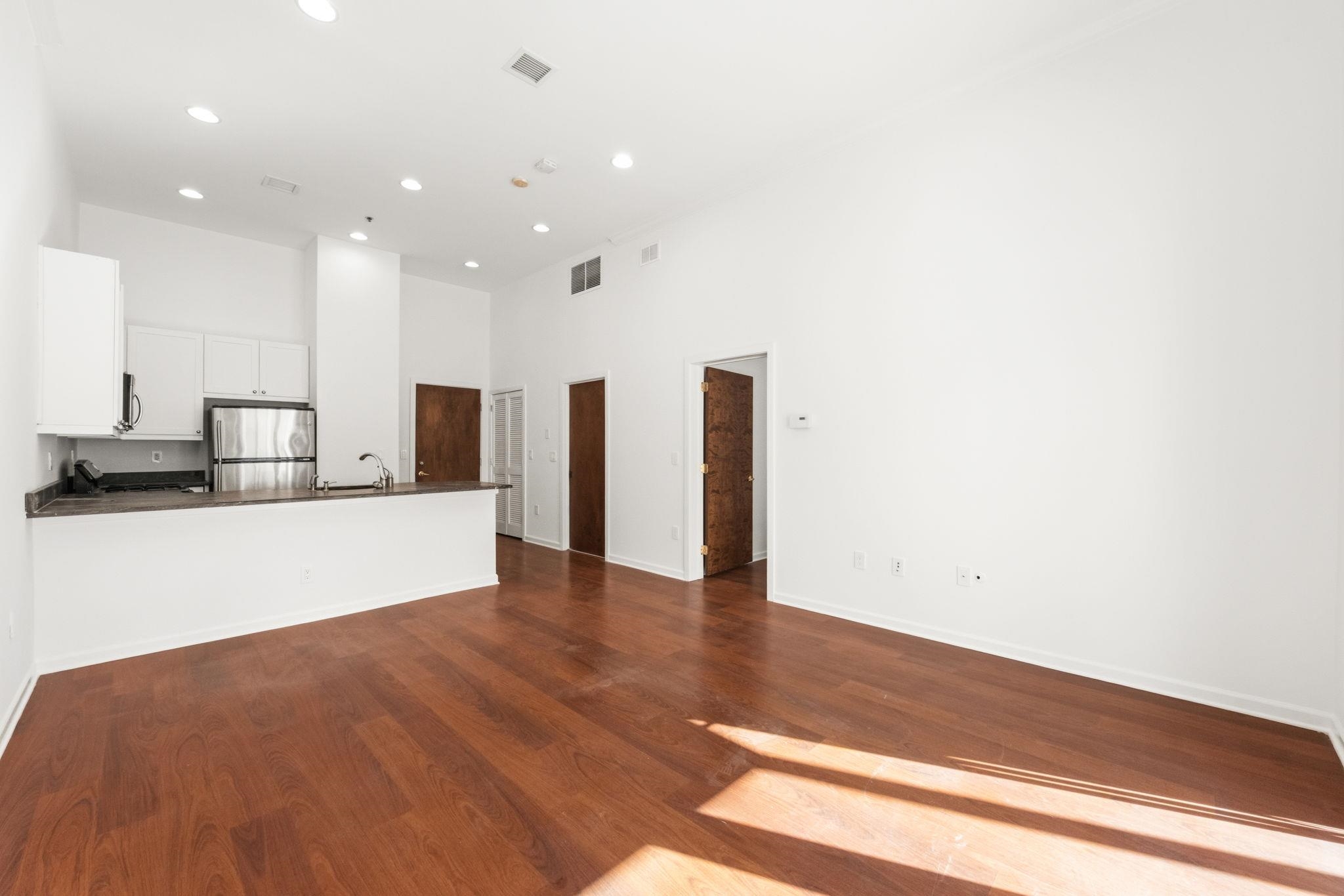 61 GRAND ST Unit: 1C