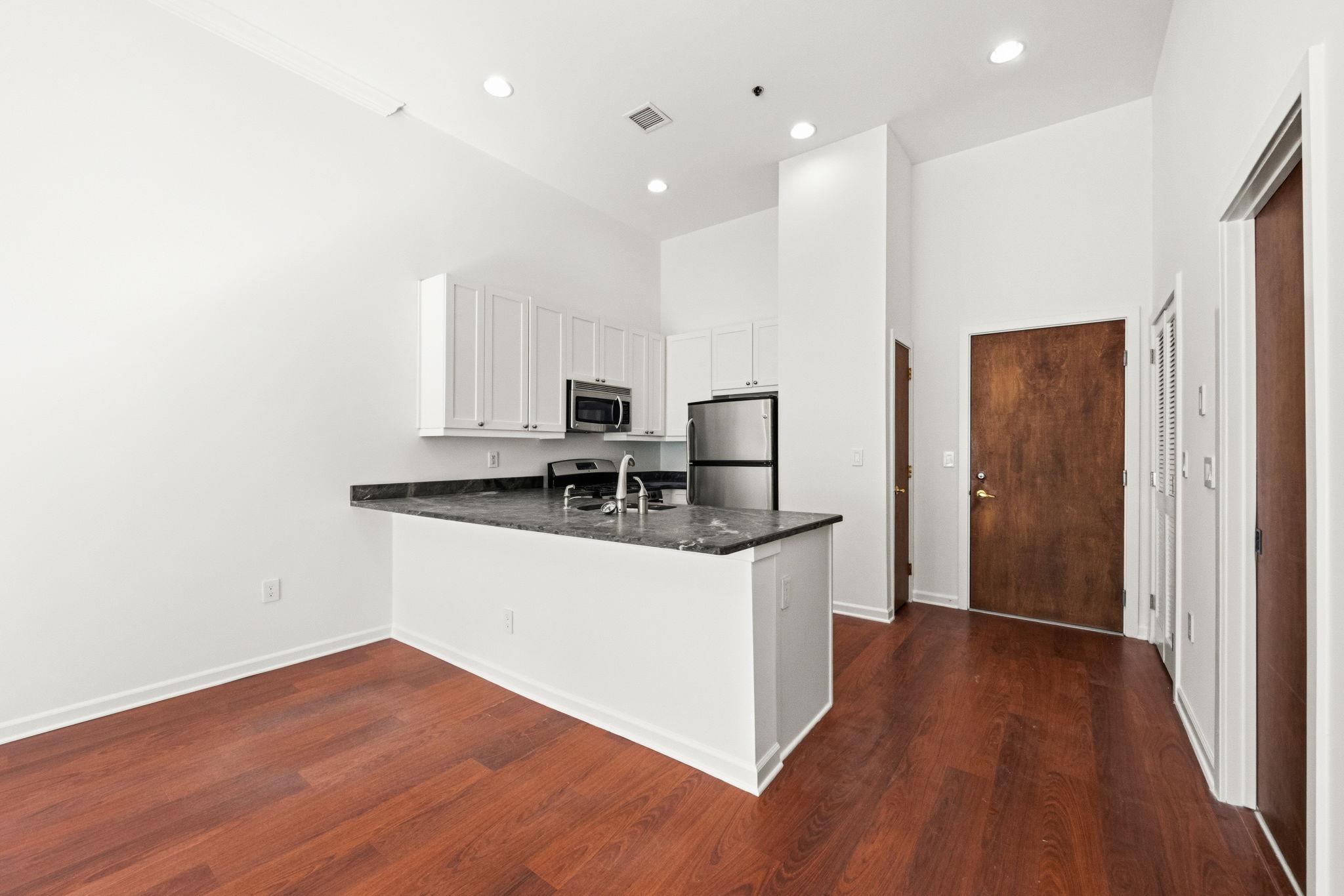 61 GRAND ST Unit: 1C