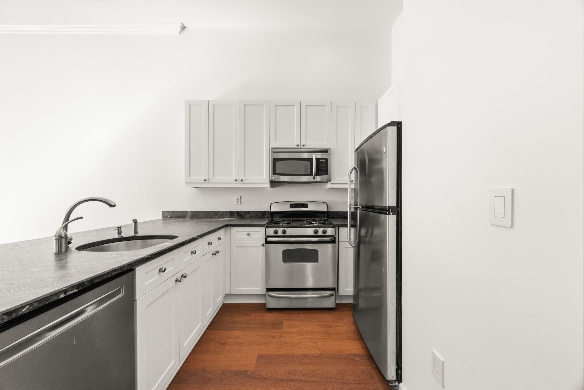61 GRAND ST Unit: 1C
