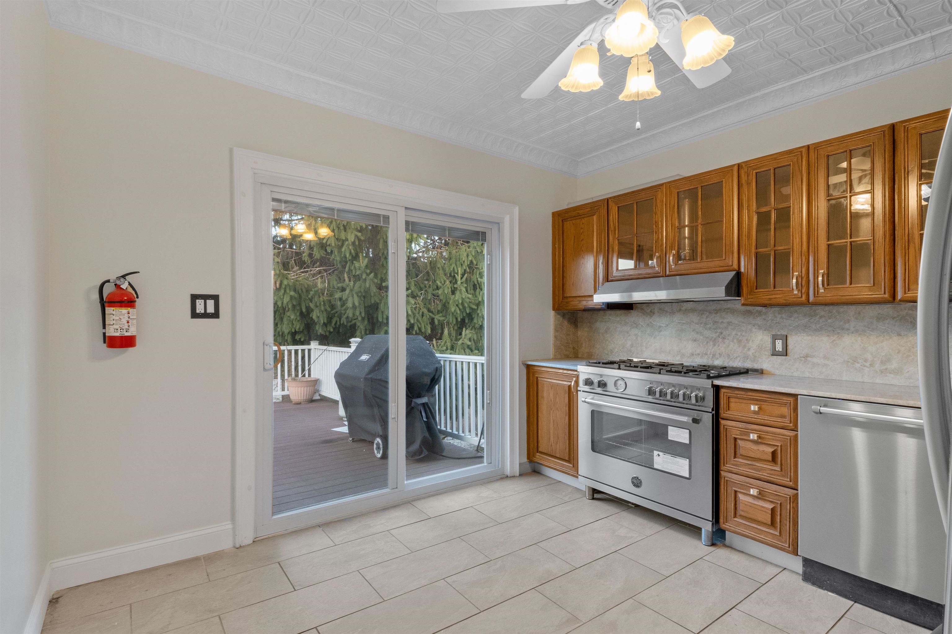 204 BEACON AVE Unit: 2