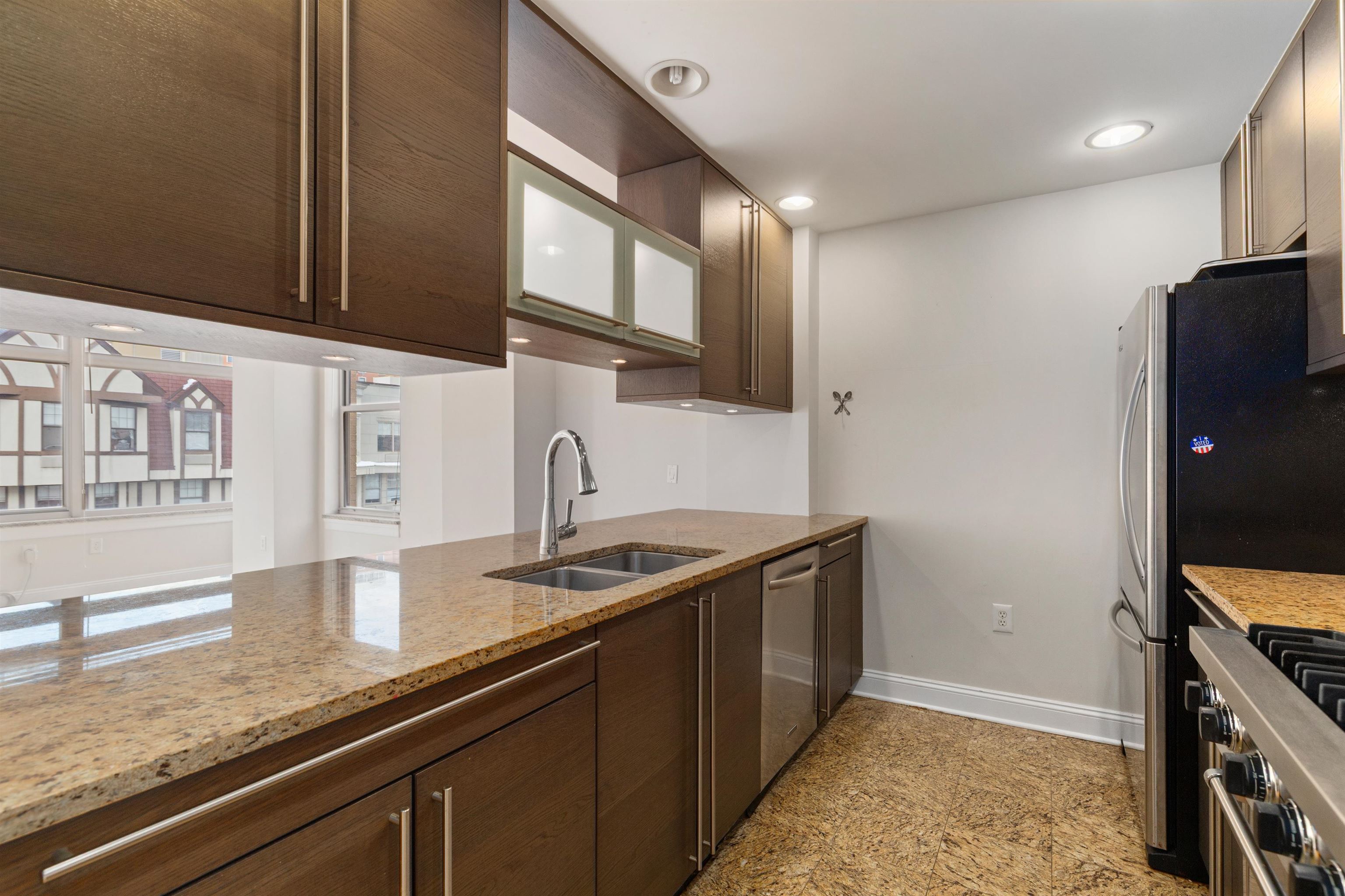 10 REGENT ST Unit: 506